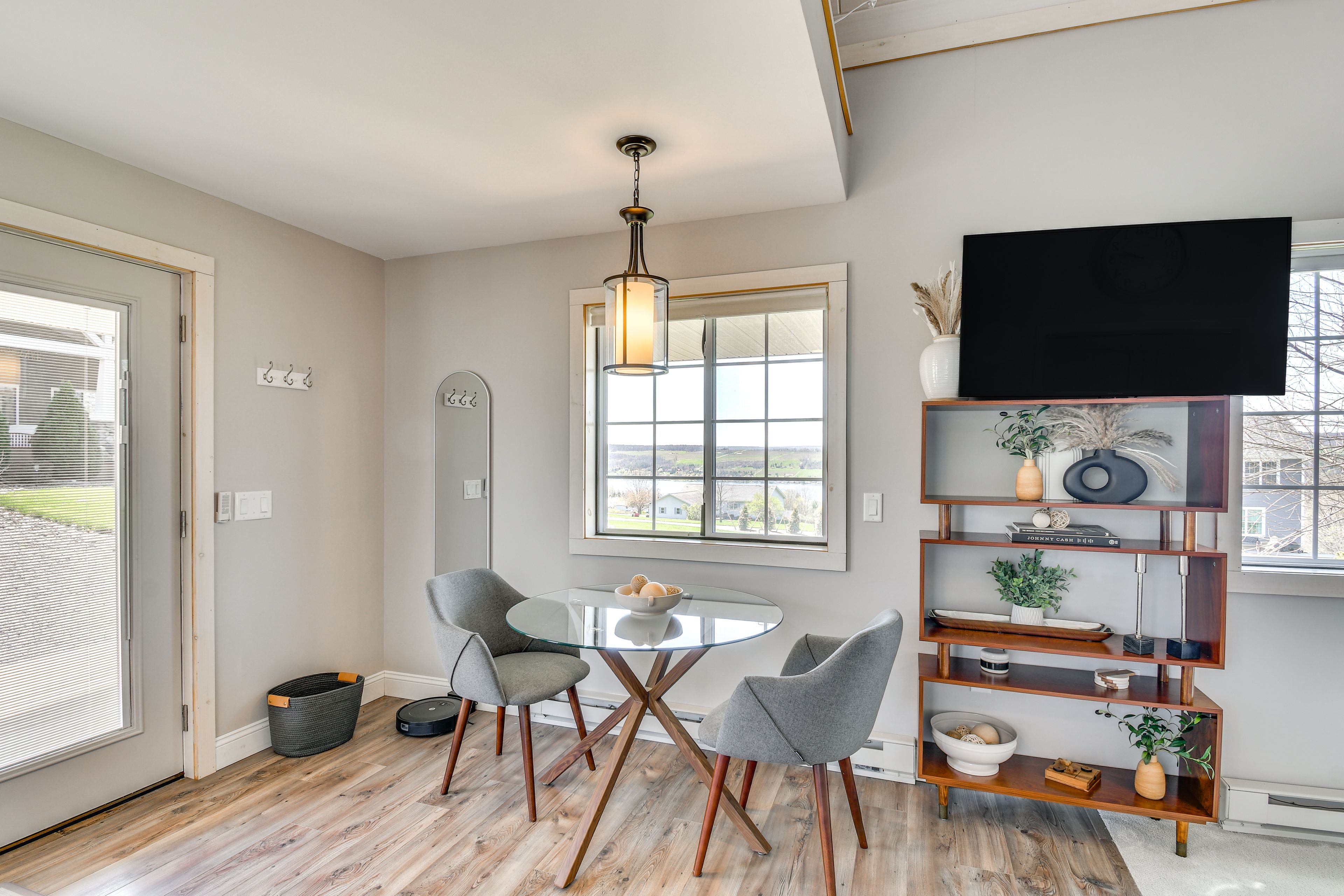 Dining Area | Dishware & Flatware