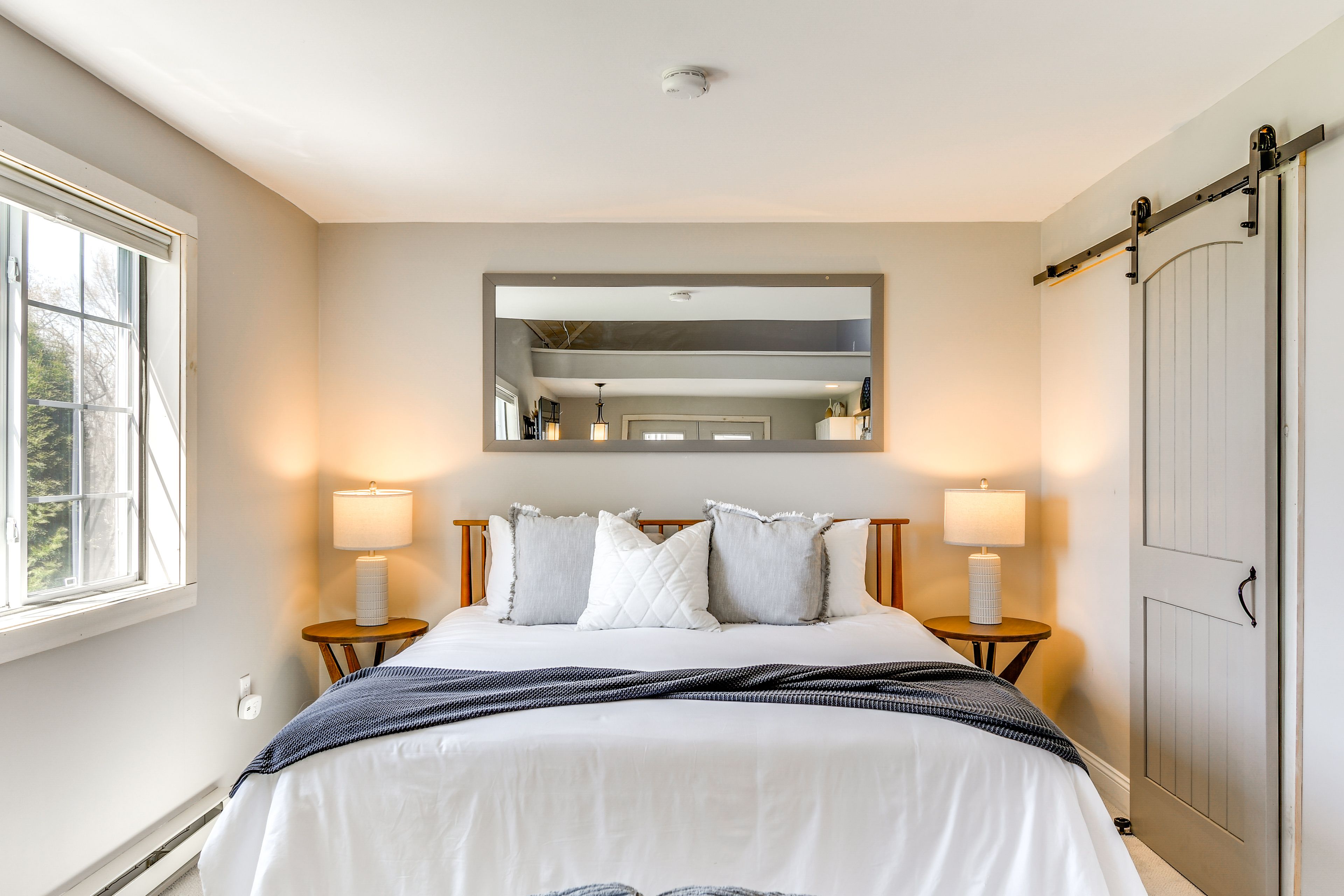 Studio | King Bed | Linens