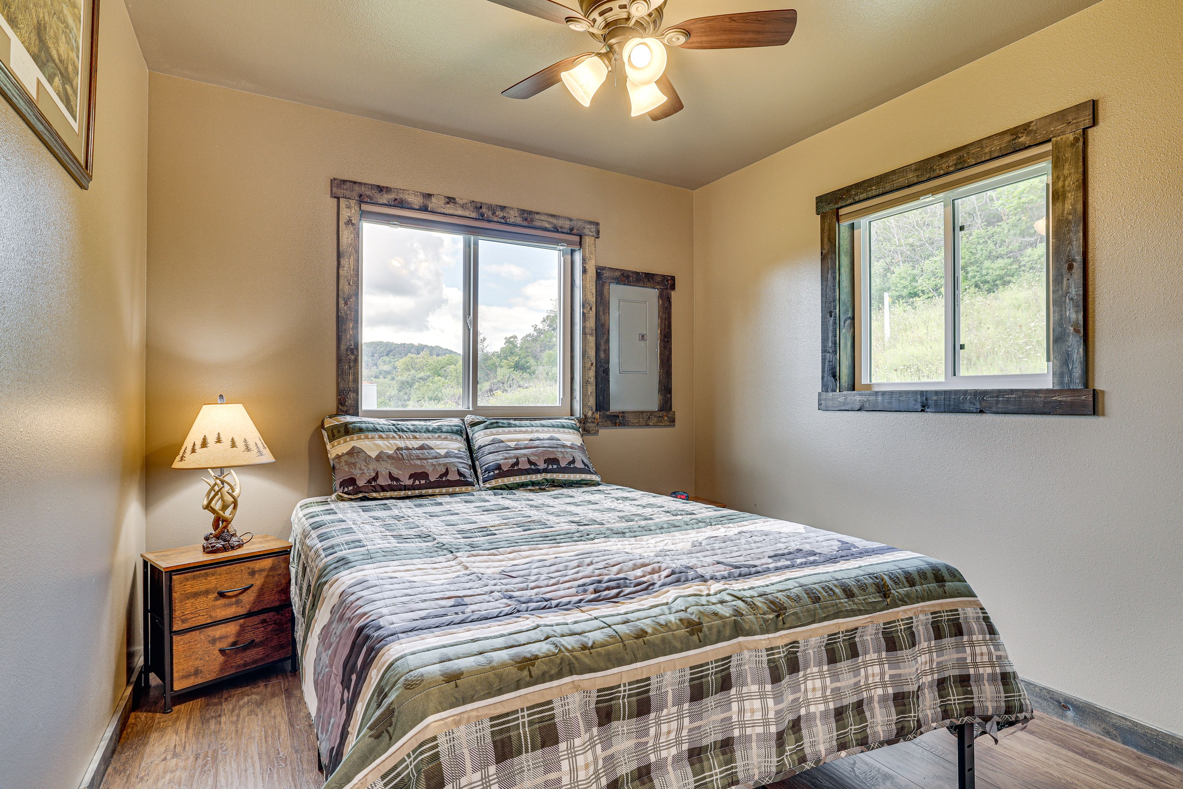 Bedroom 2 | Queen Bed