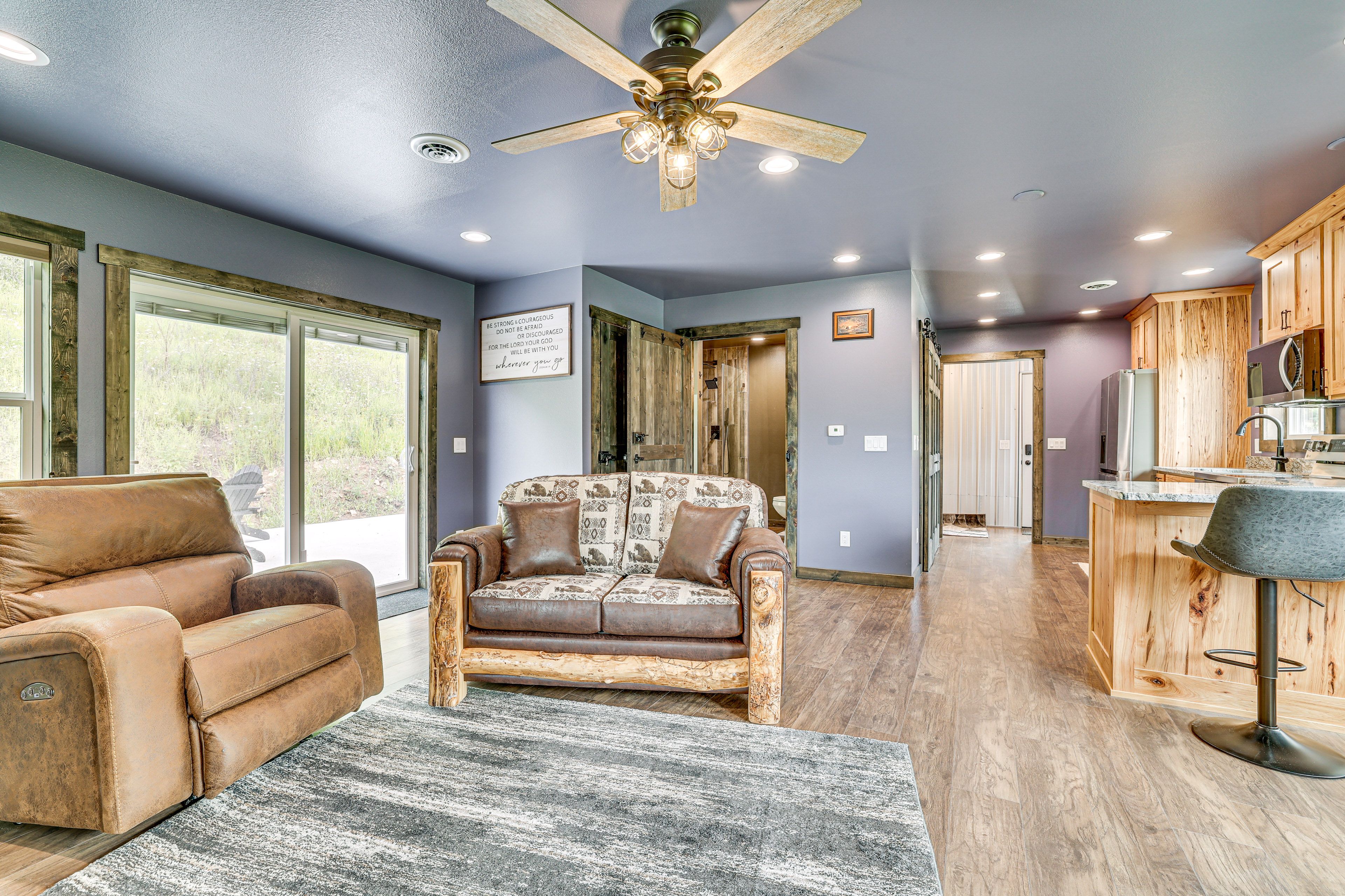 Living Room | Free WiFi | Smart TV | Central A/C