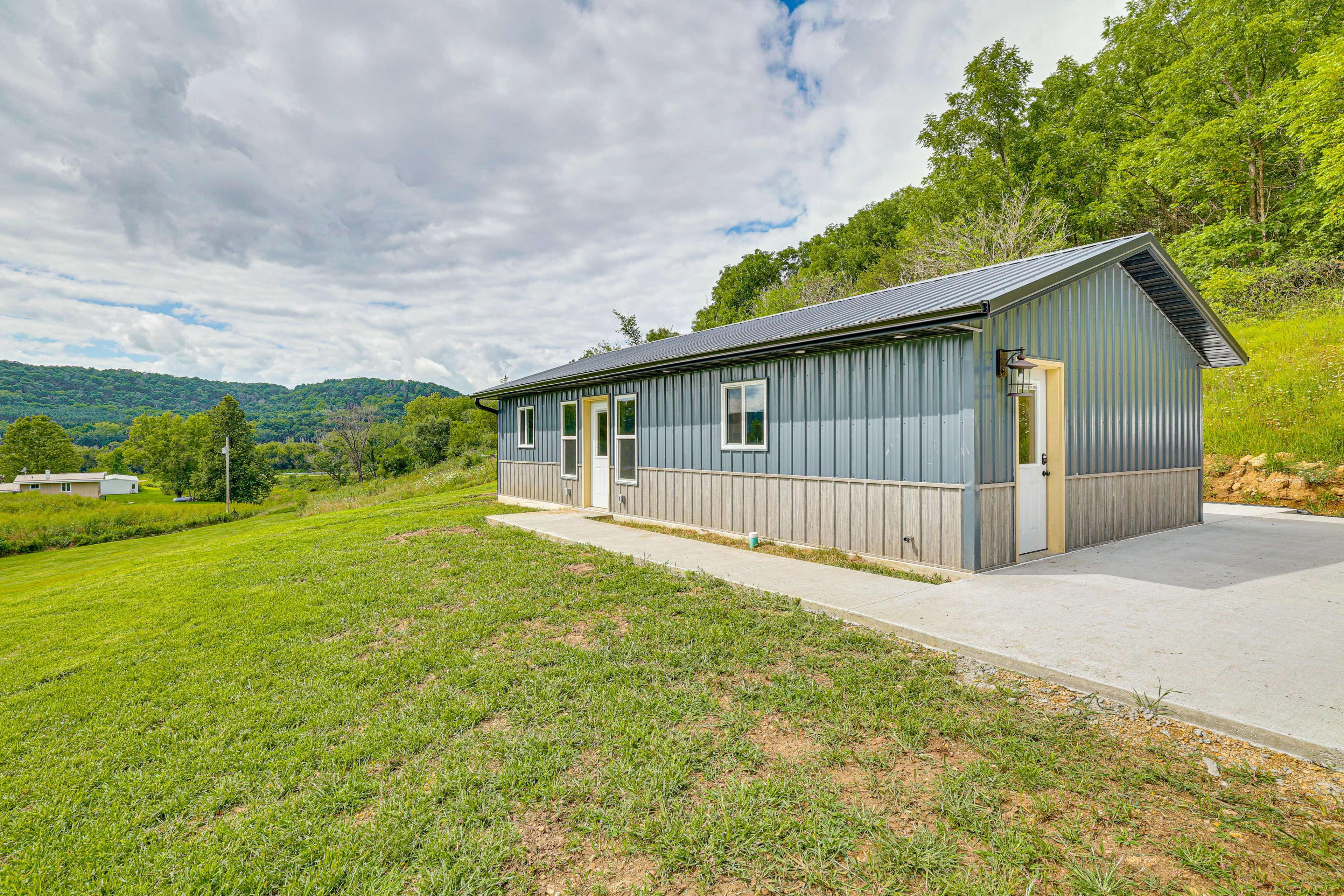 Viola Vacation Rental | 2BR | 1BA | 800 Sq Ft | 1 Step to Enter