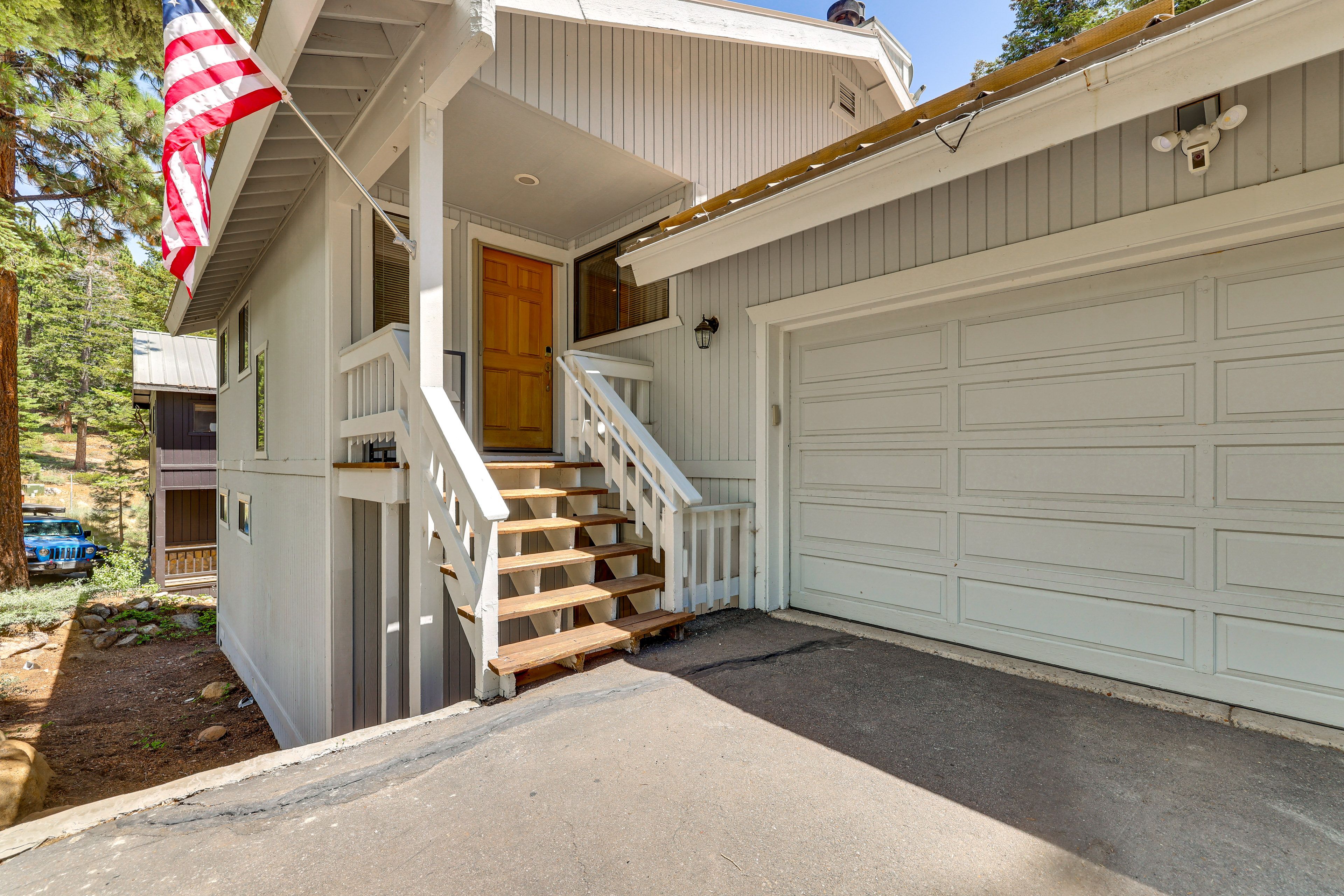 Home Exterior | Parking | Driveway (2 Vehicles)