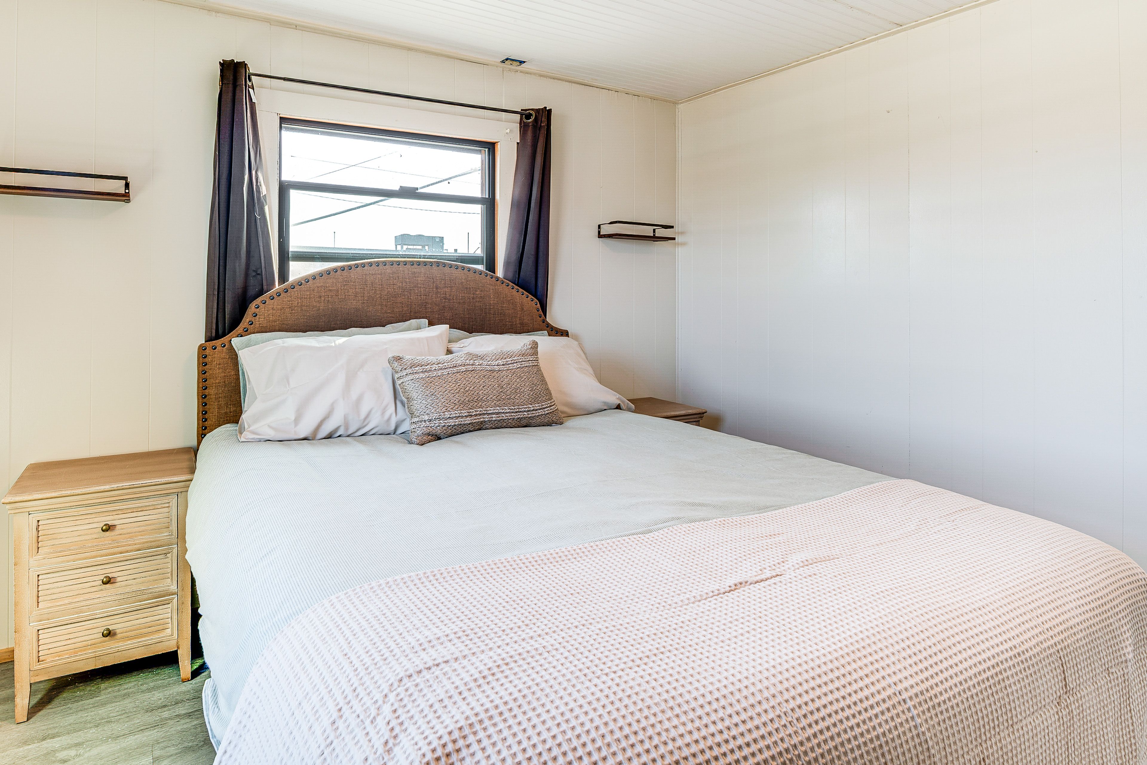 Bedroom 4 | Queen Bed