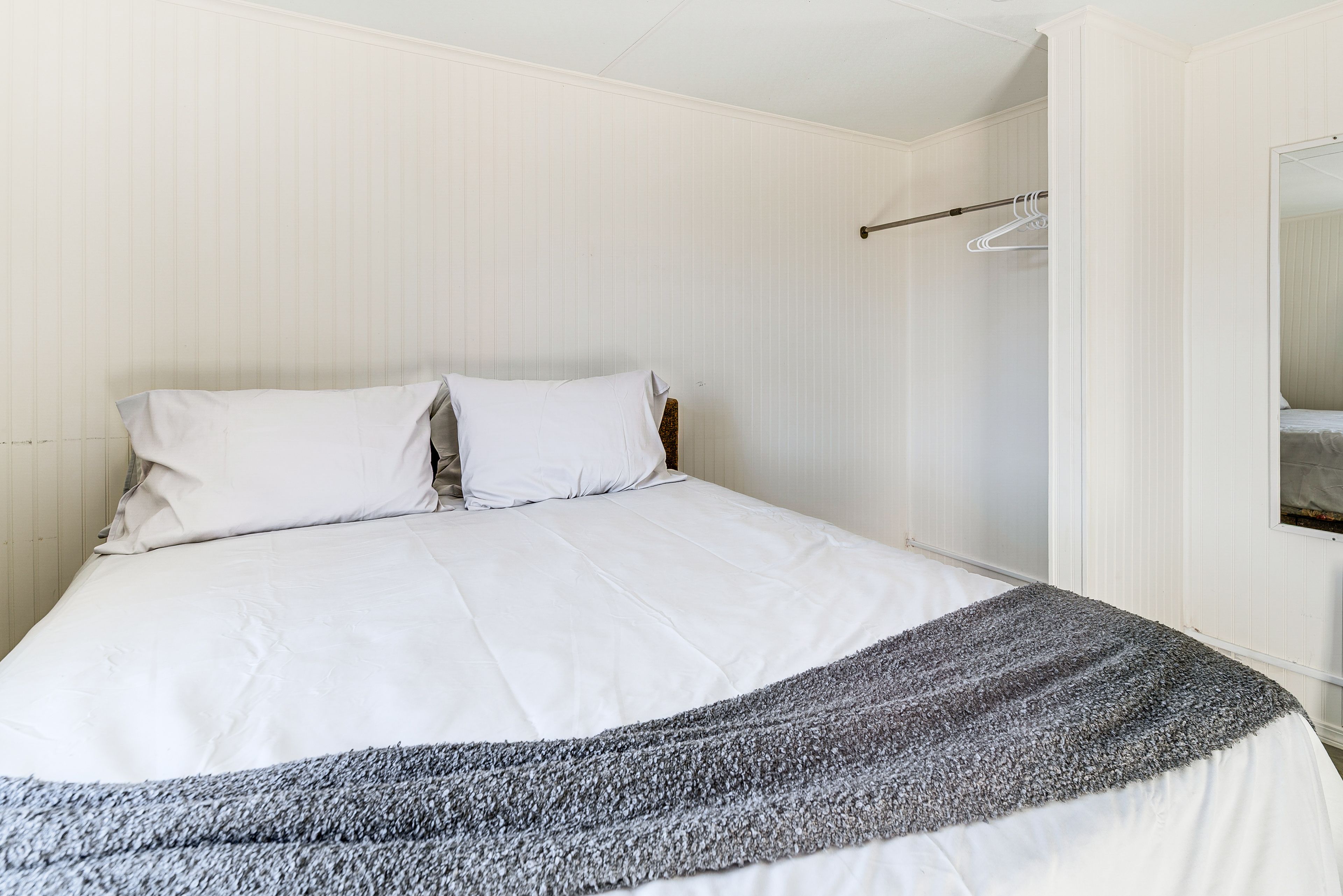 Bedroom 3 | Queen Bed