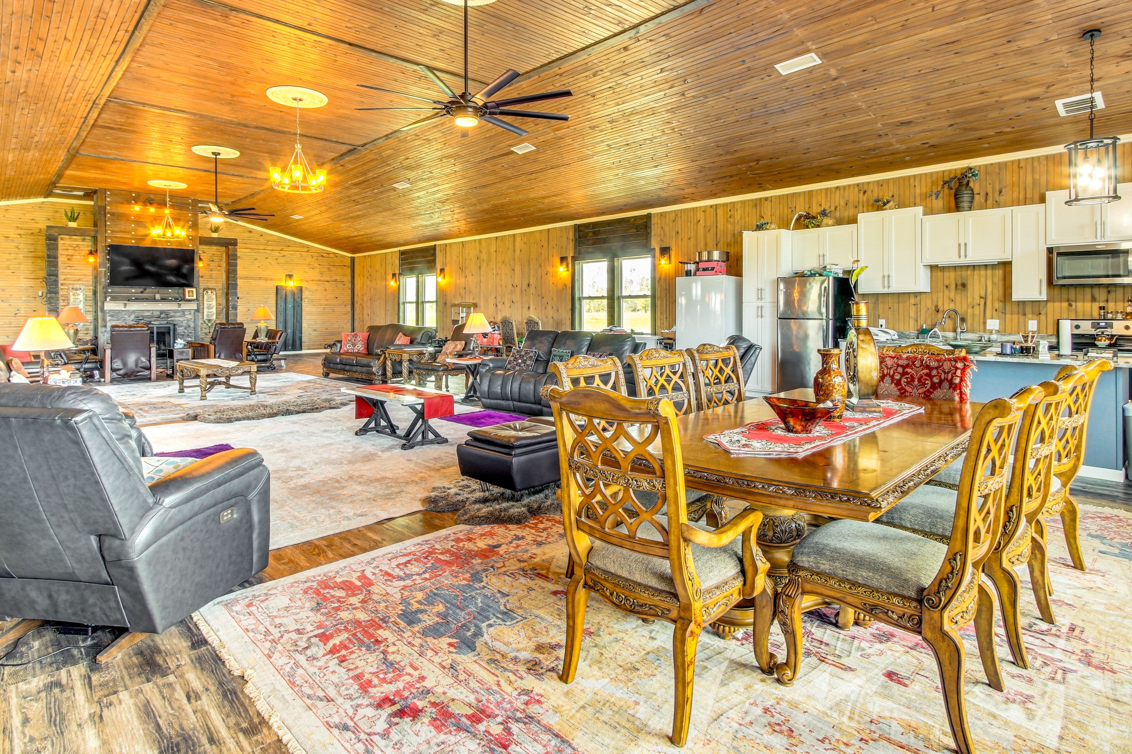 Dining Area | Dishware/Flatware Provided | Free WiFi
