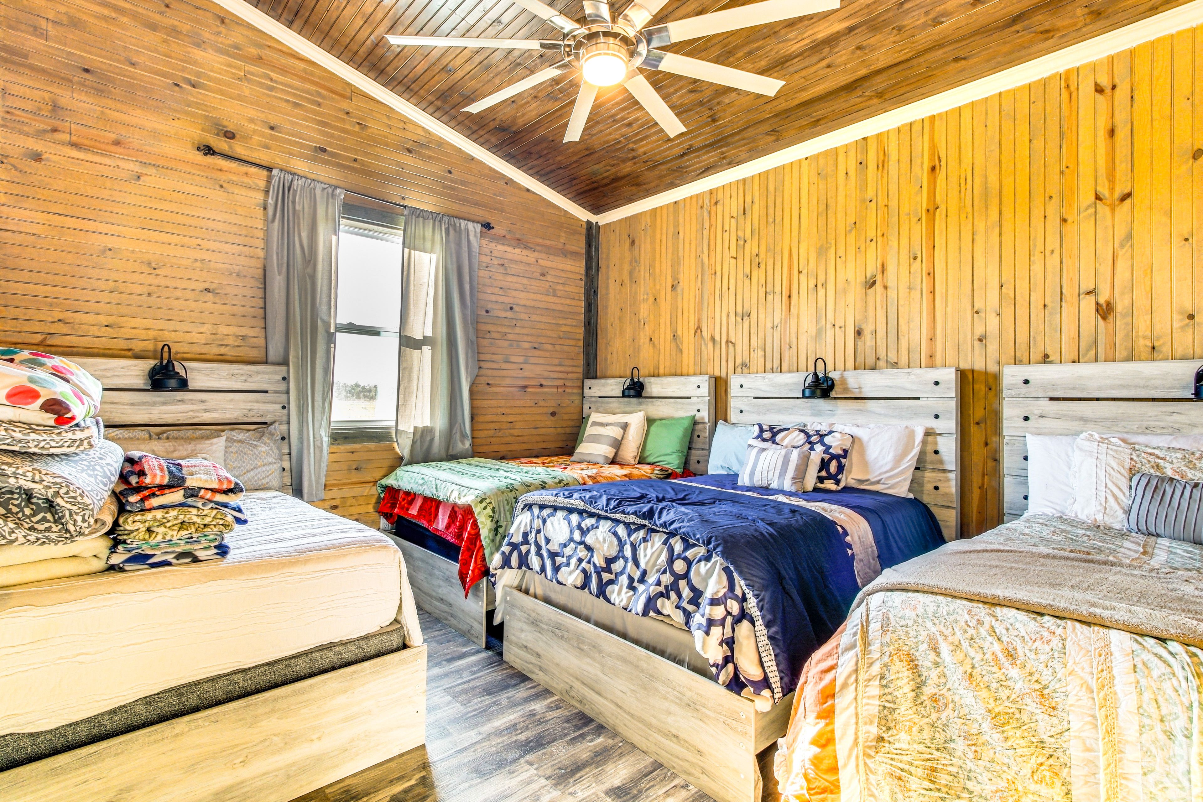Bedroom 2 | 4 Full Beds
