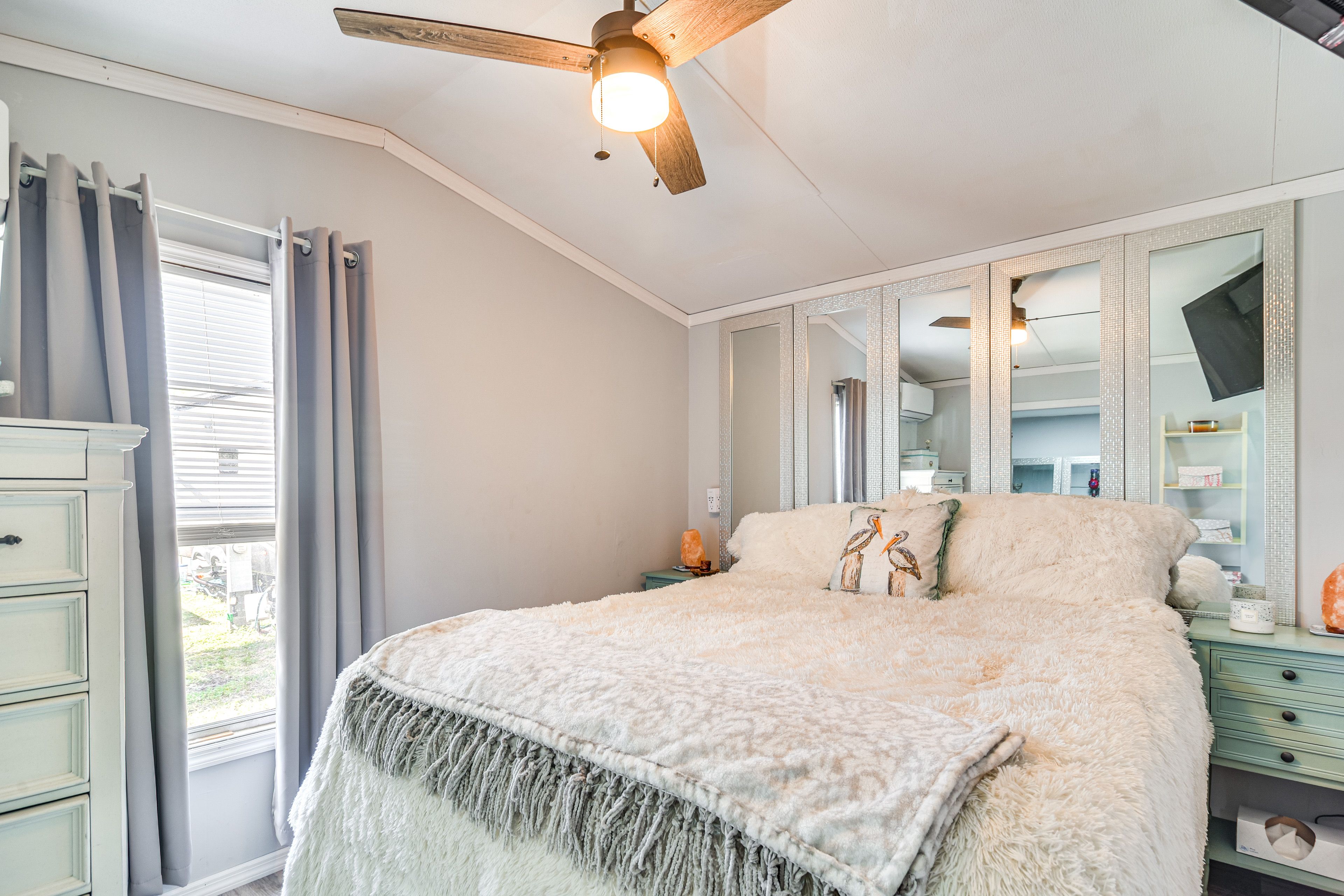 Bedroom | Queen Bed | Linens Provided