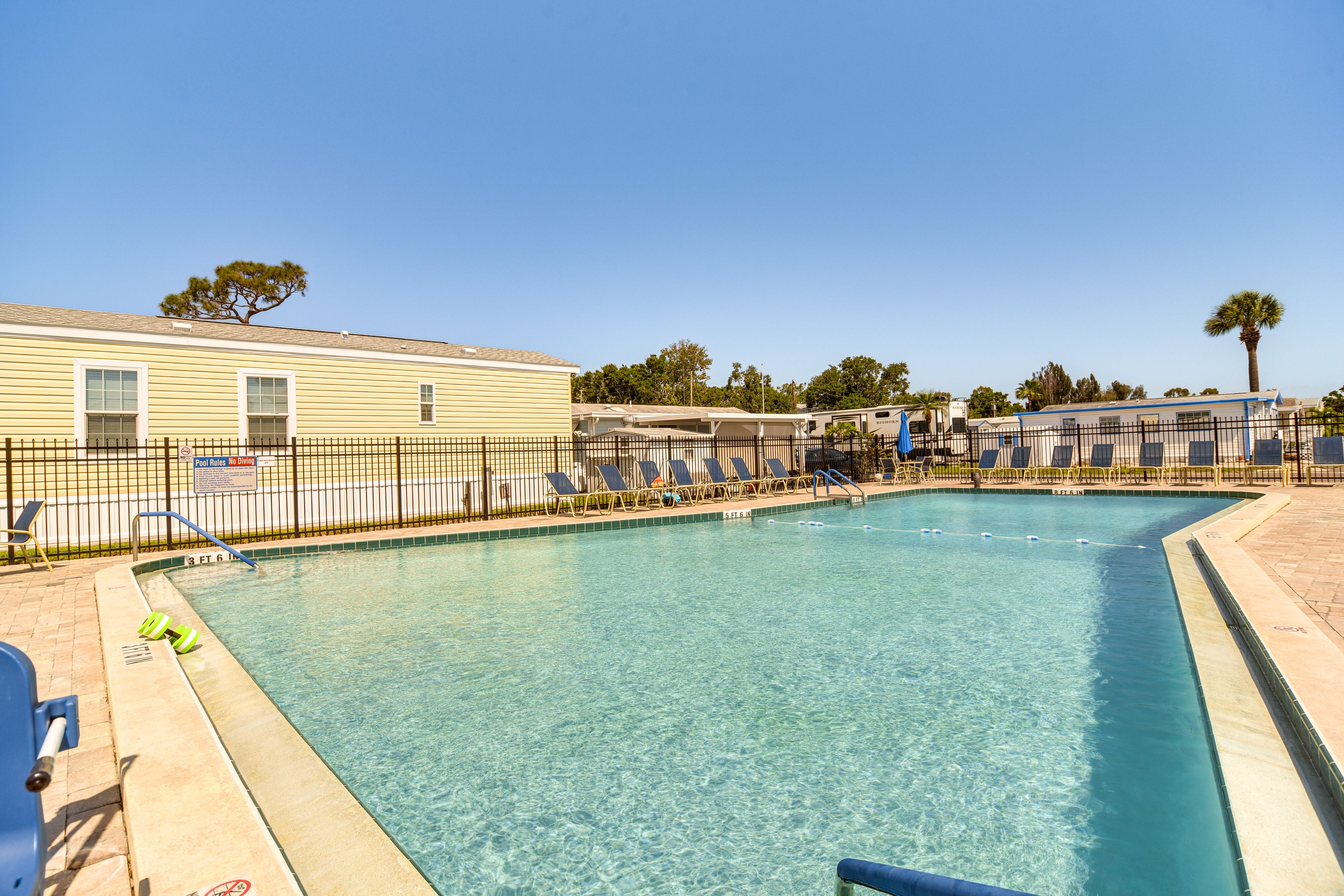 Rainbow Village of Largo | Community Pool
