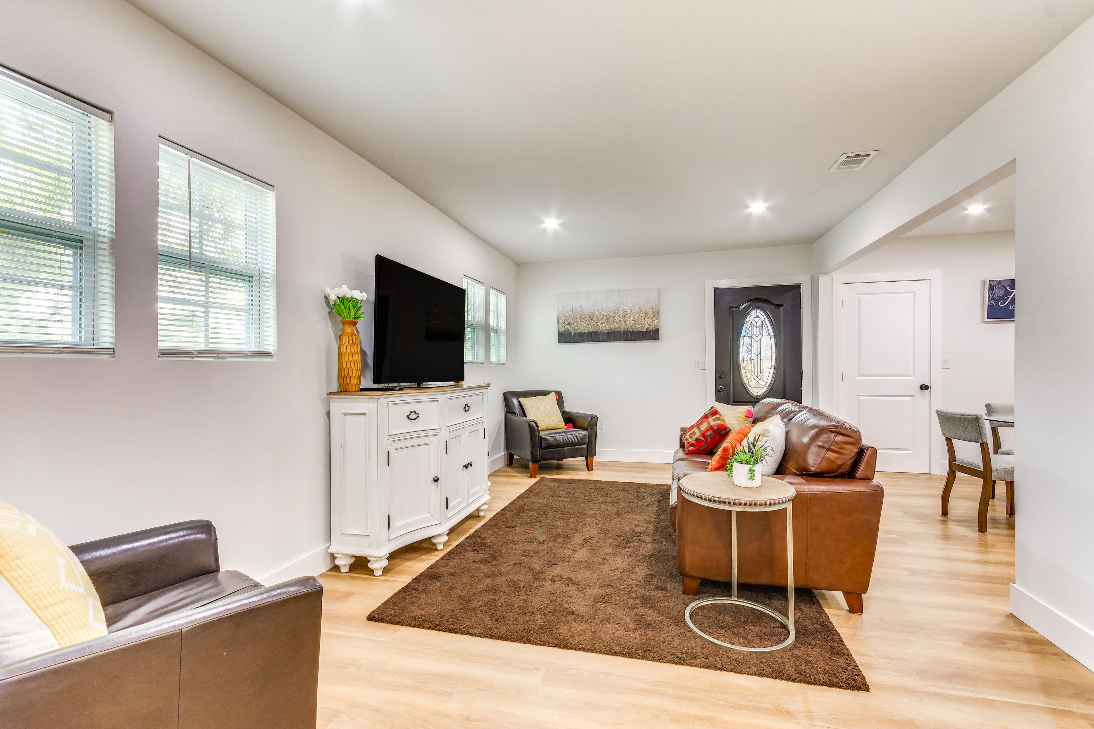 Living Room | Free WiFi