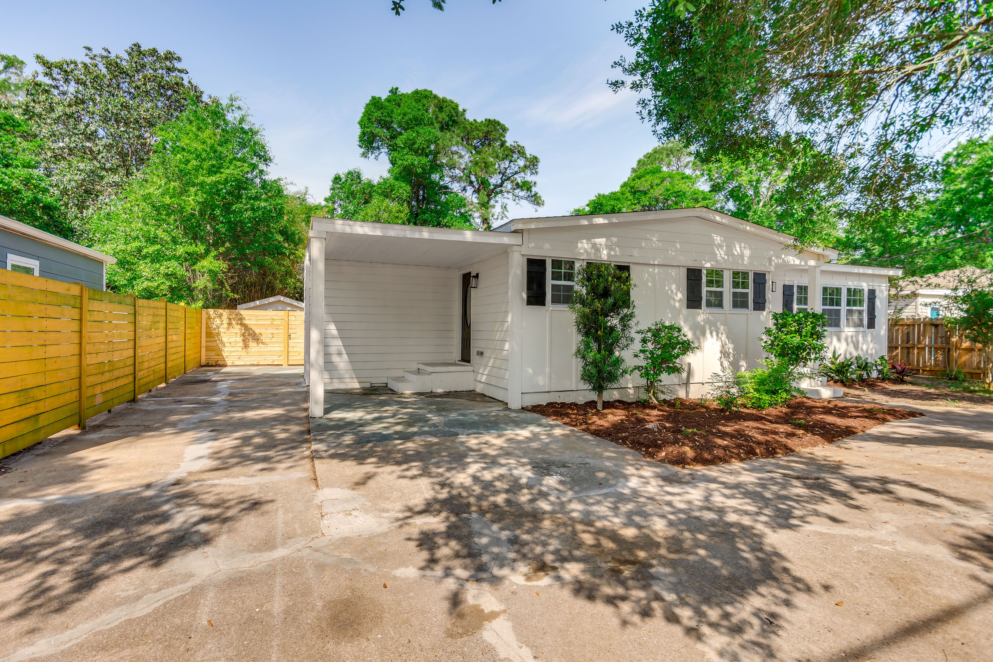 Parking | Circular Driveway (5 Vehicles)  | Carport (1 Vehicle)