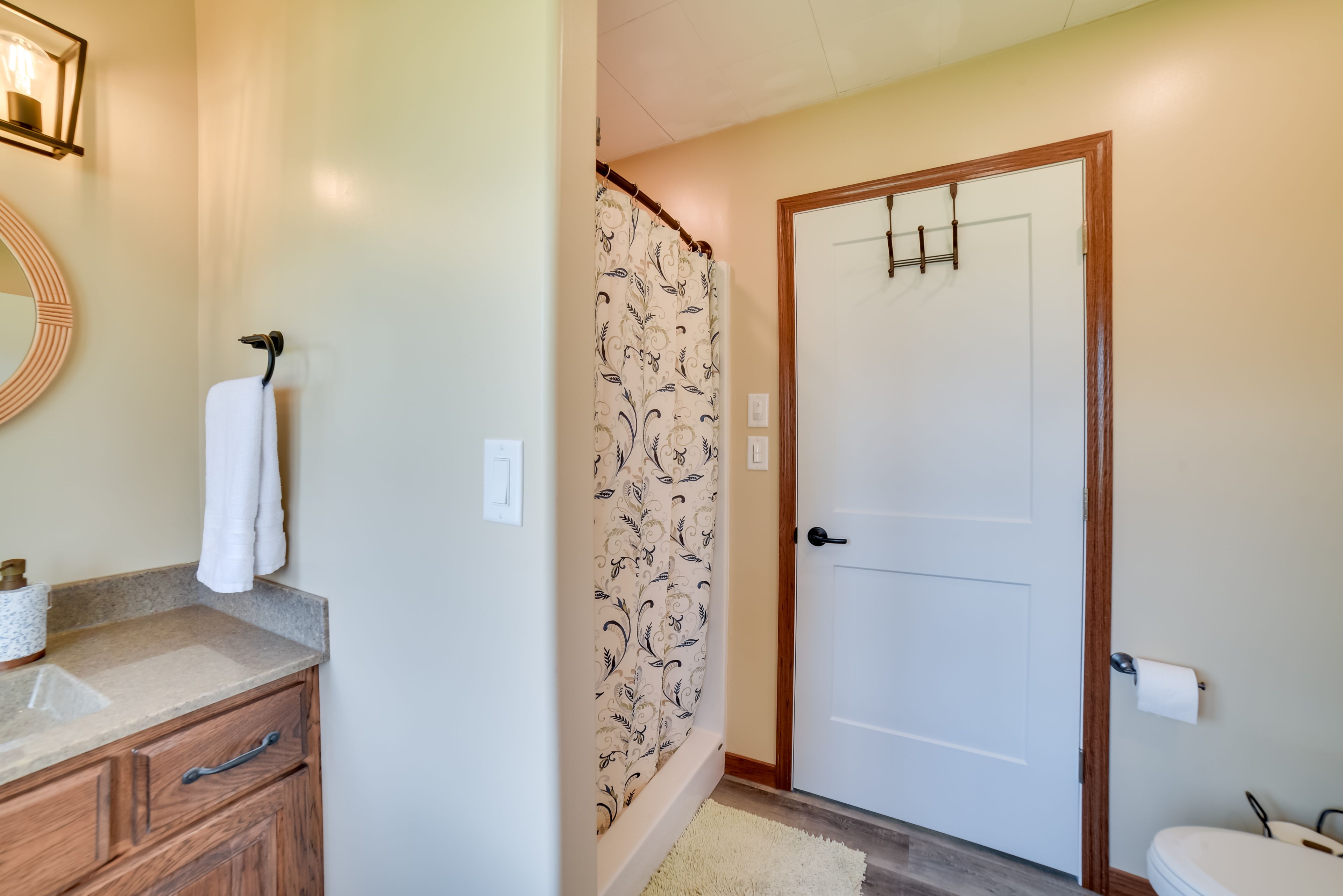 Full Bathroom | Washer/Dryer | Towels Provided | Complimentary Toiletries