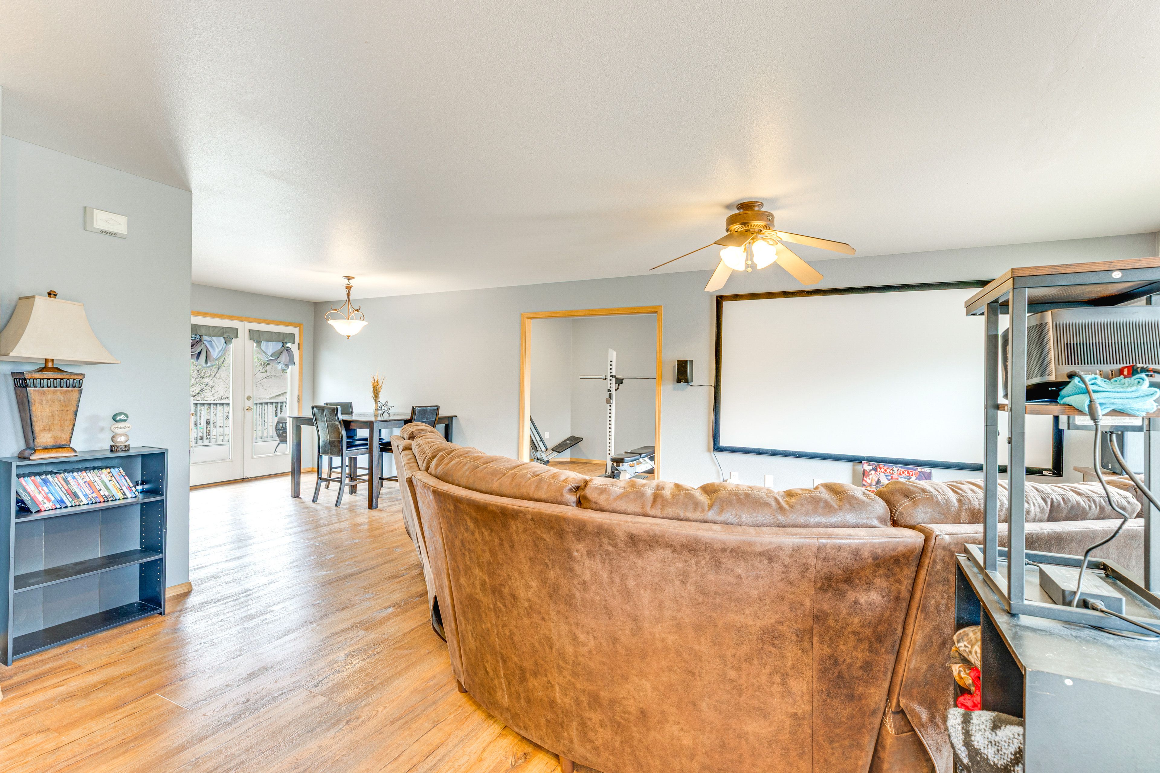Living Room | Free WiFi | Projector & Streaming Services