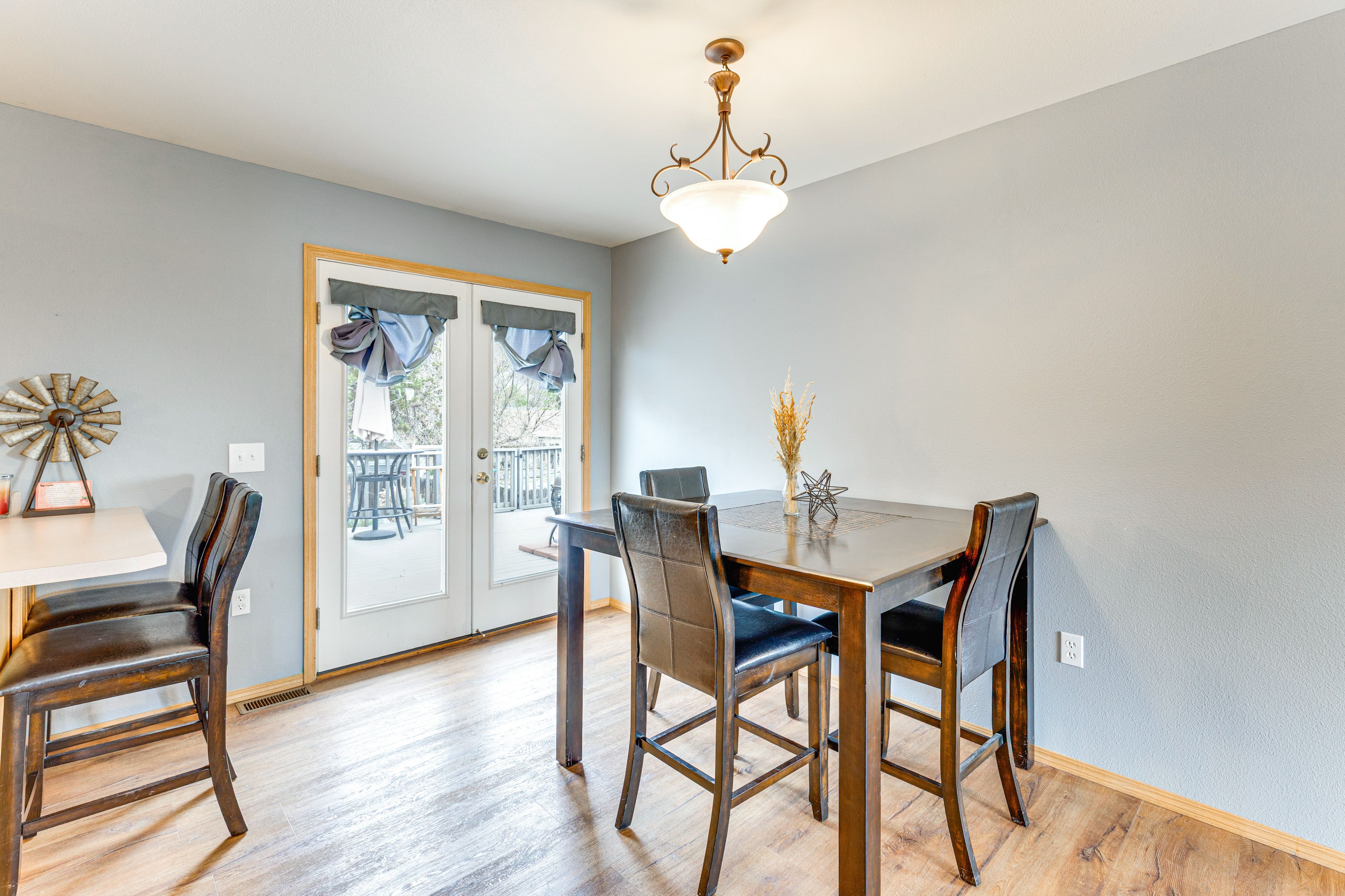 Dining Area | Dishware & Flatware | Central A/C & Heat