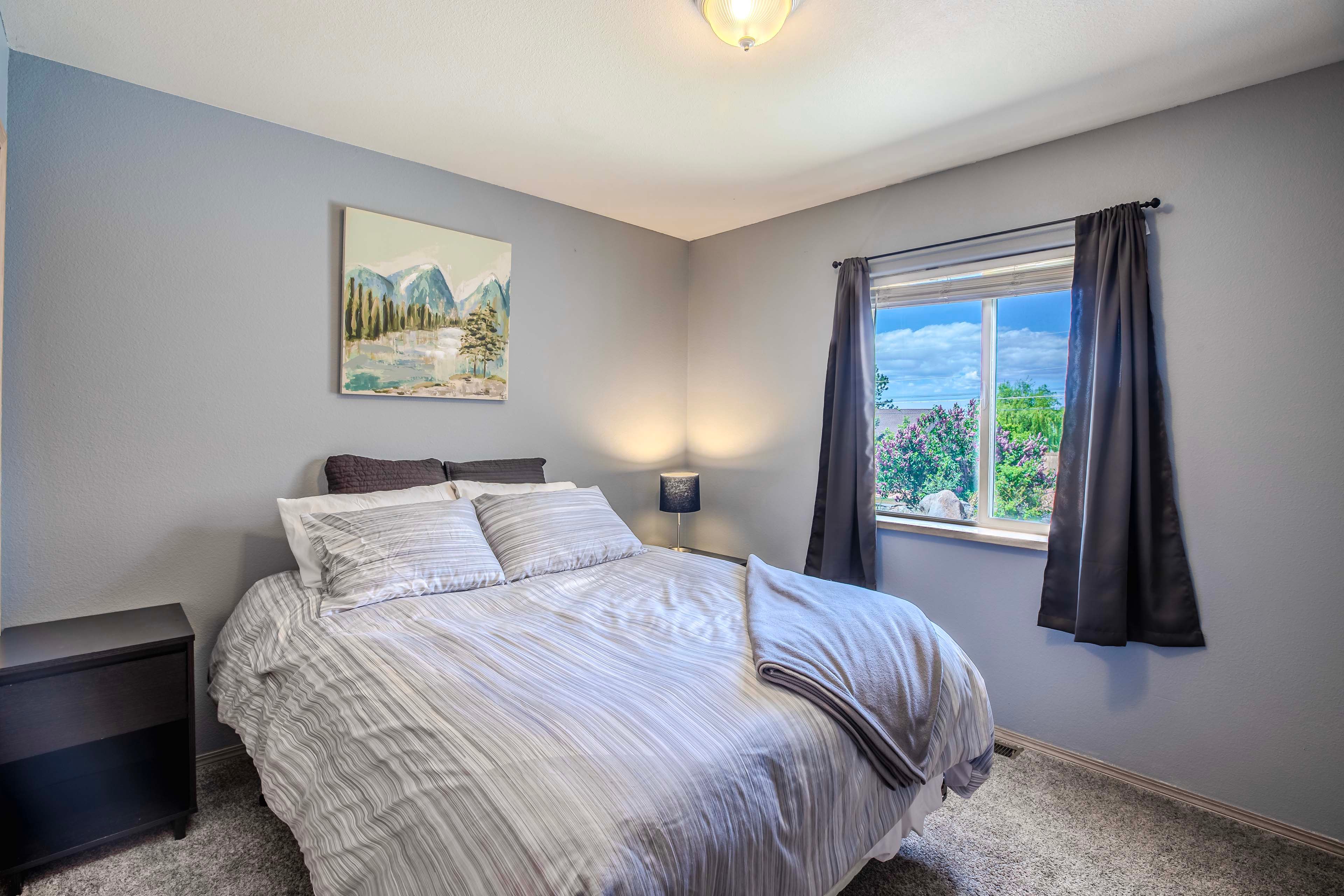 Bedroom 2 | Queen Bed