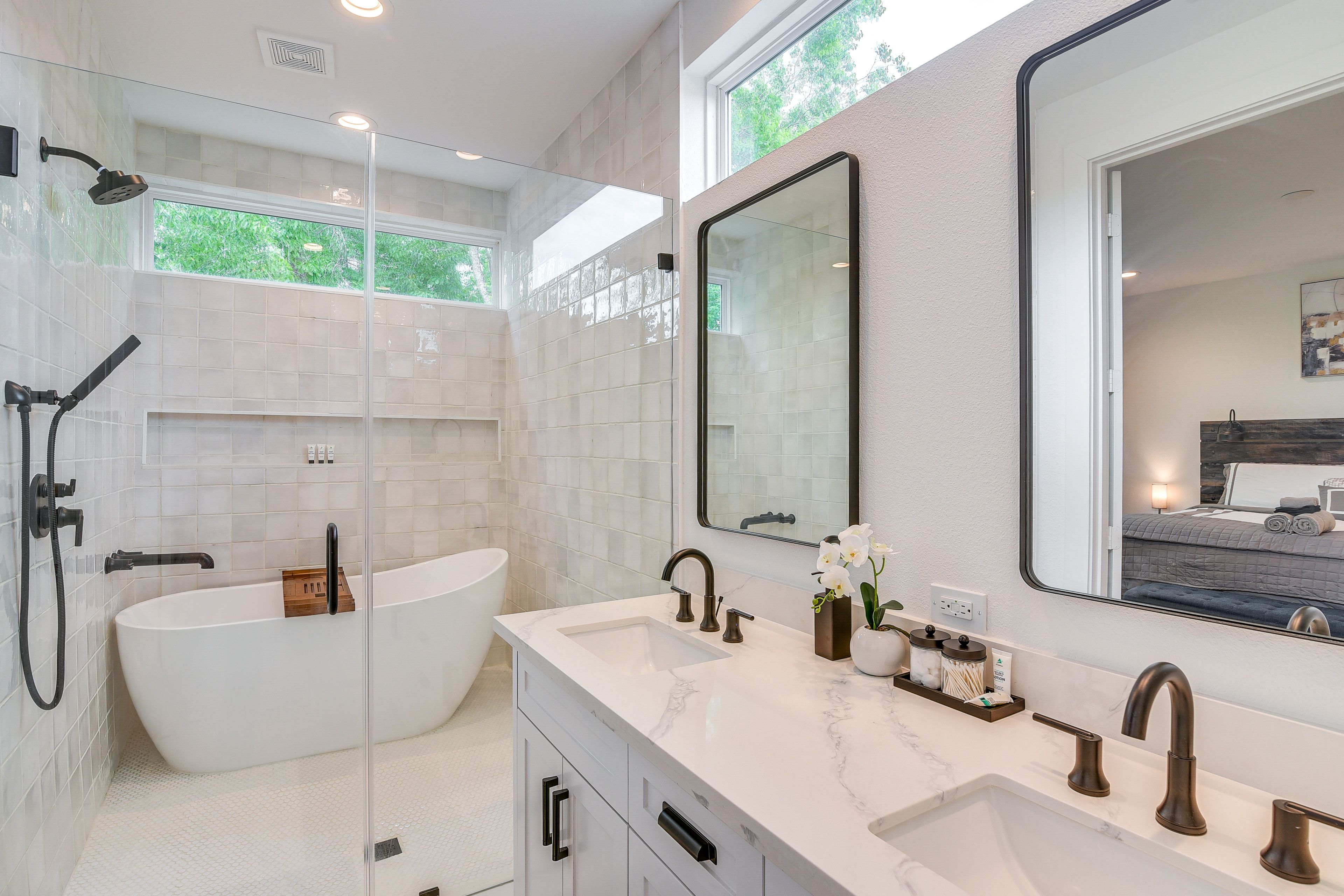 Full Bathroom | 2nd Floor | Soaking Tub