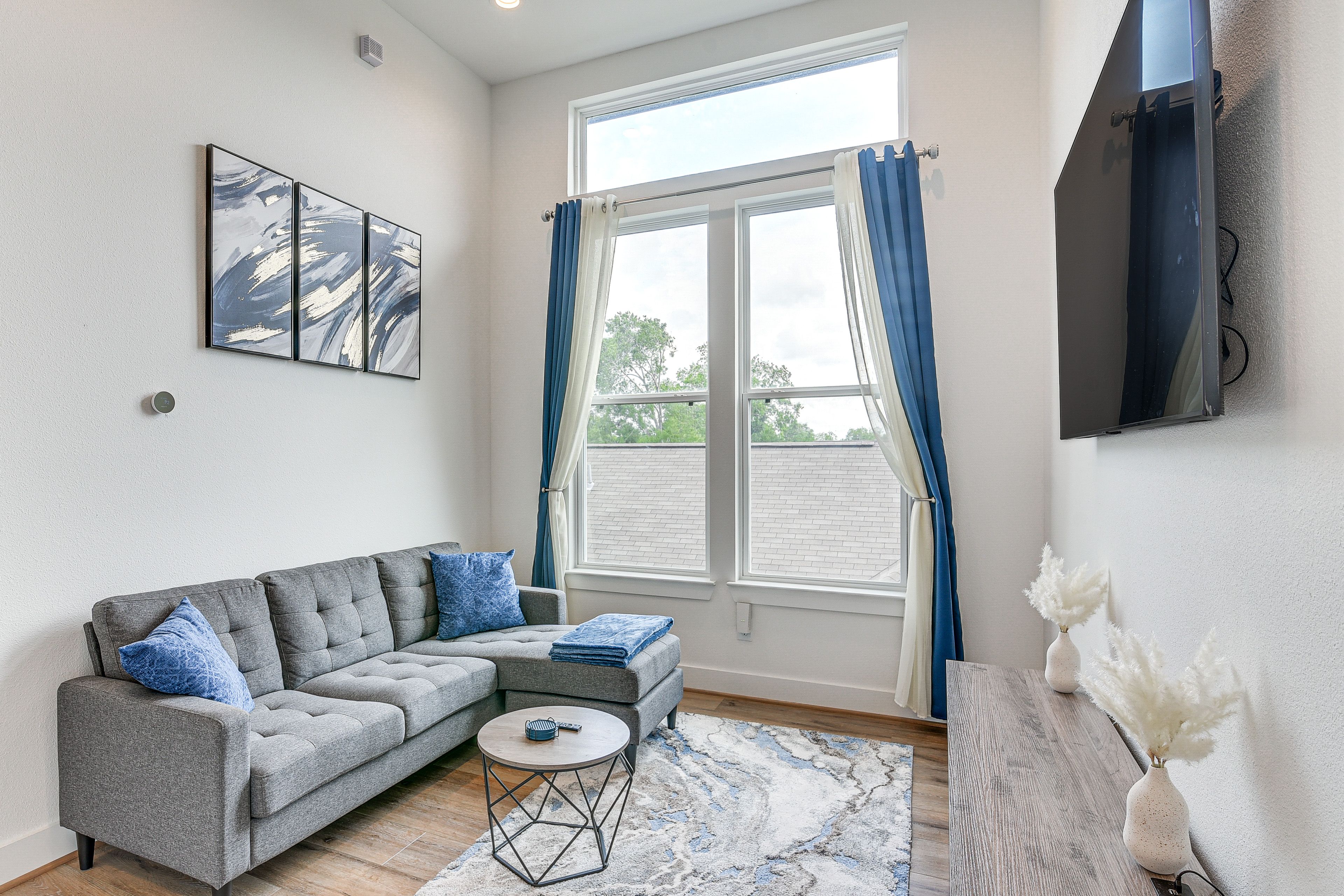Loft | 2nd Floor | Smart TV