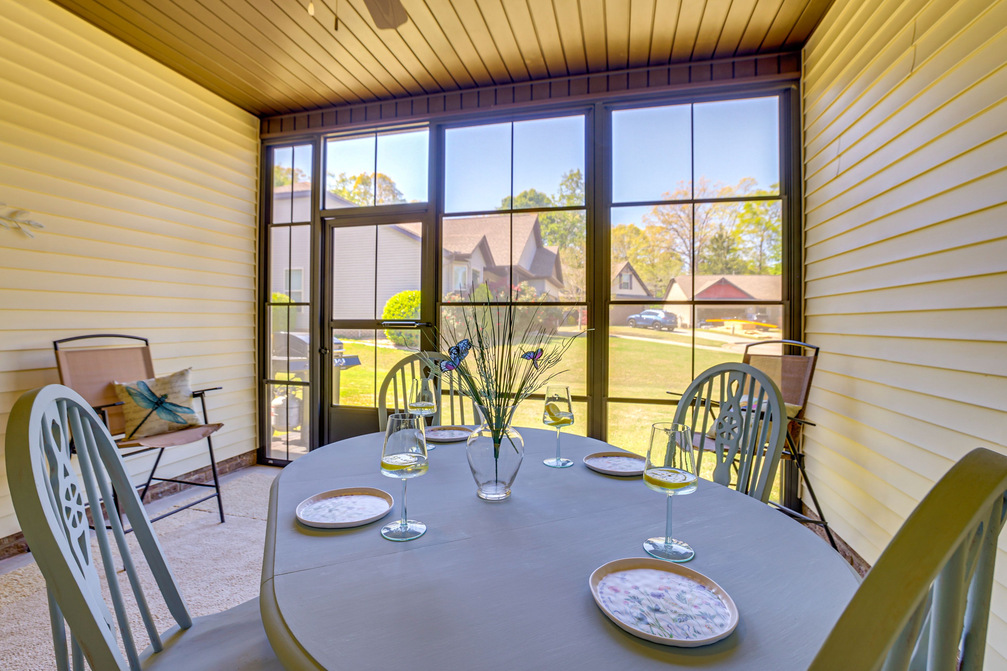 Sunroom | Outdoor Dining Area