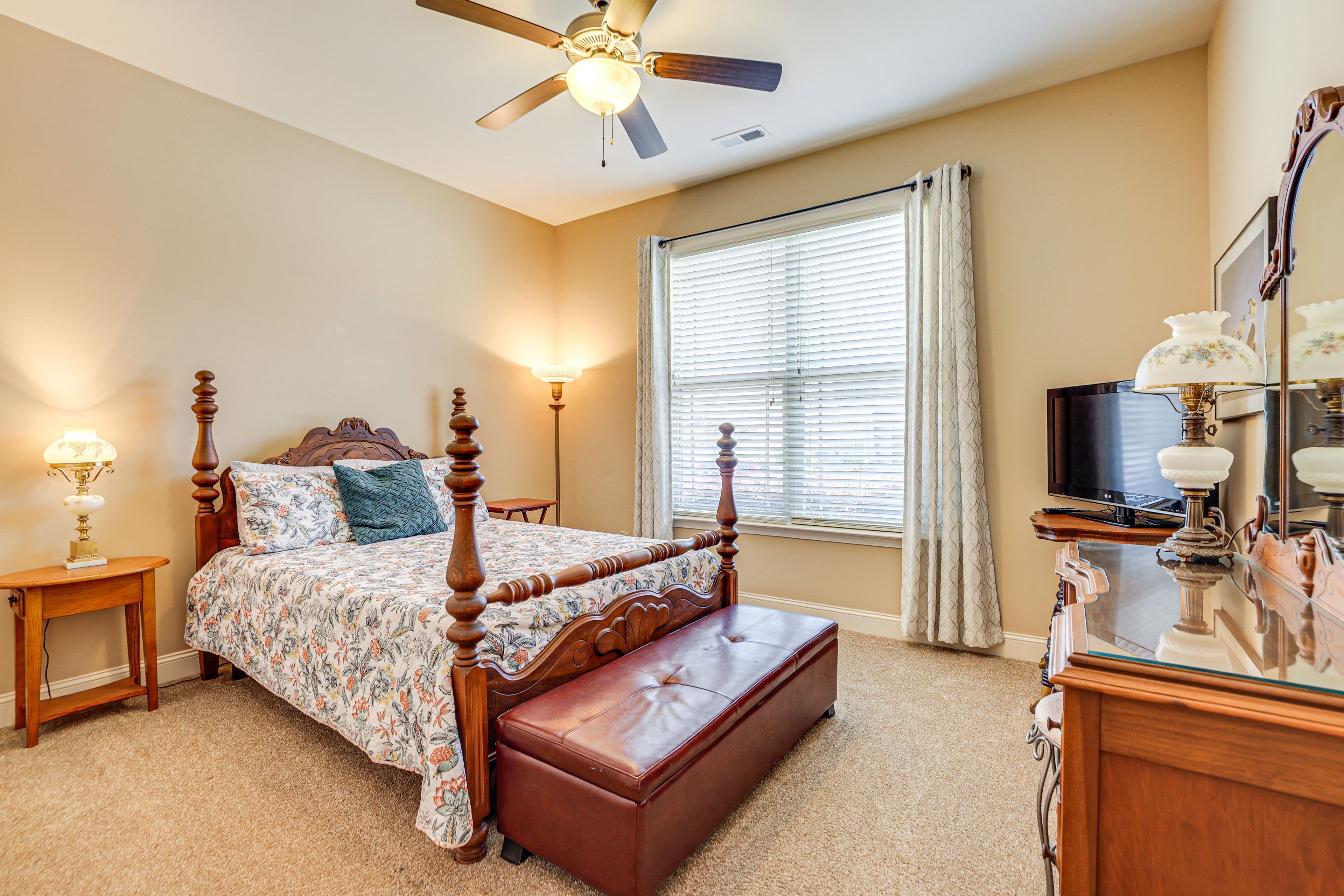 Bedroom 2 | Queen Bed | Ceiling Fan