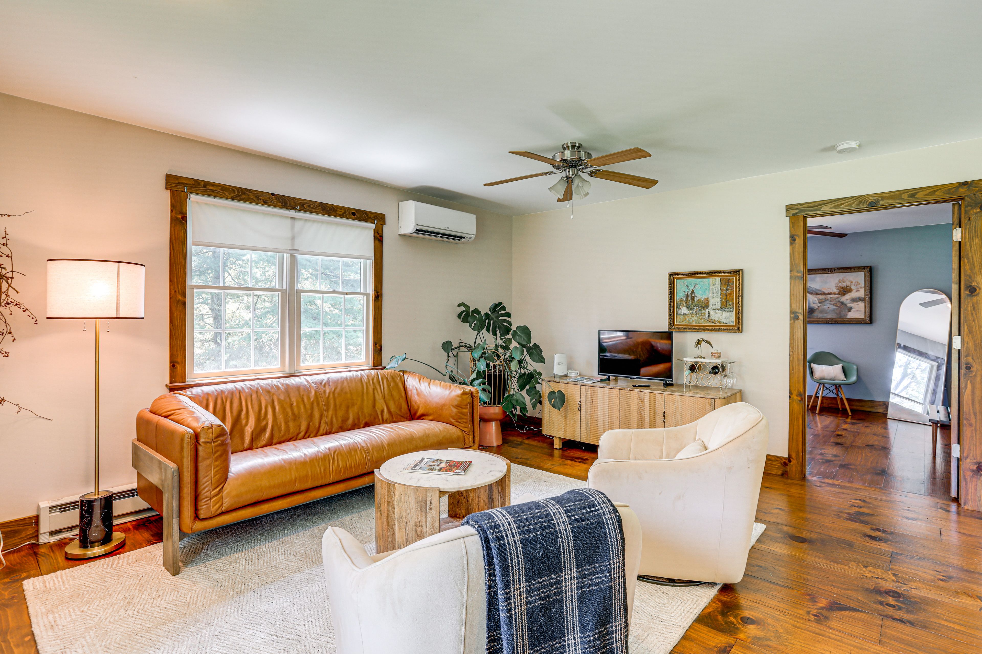 Living Area | TV | 2nd Floor