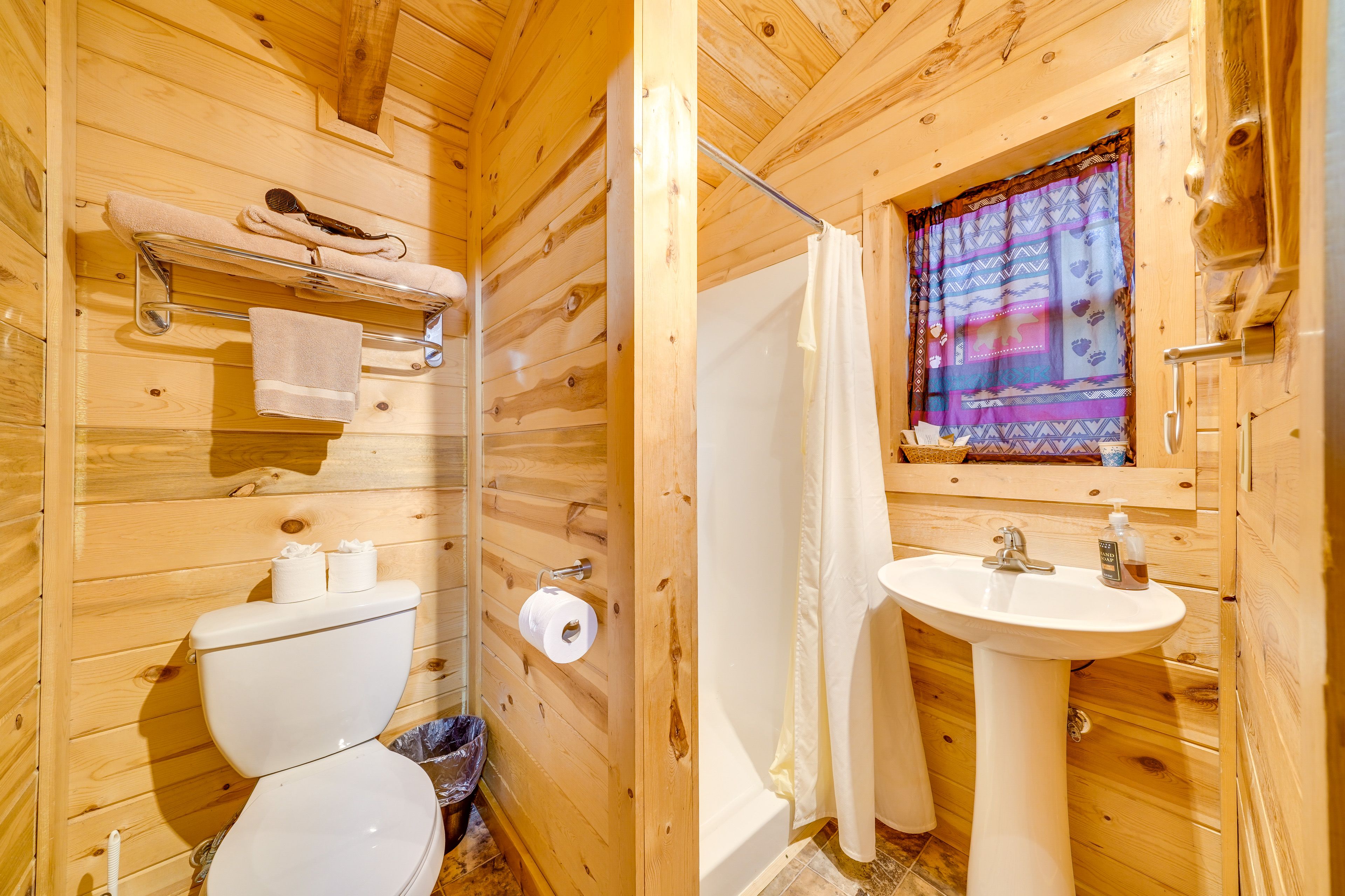 Bathroom | 2nd Floor