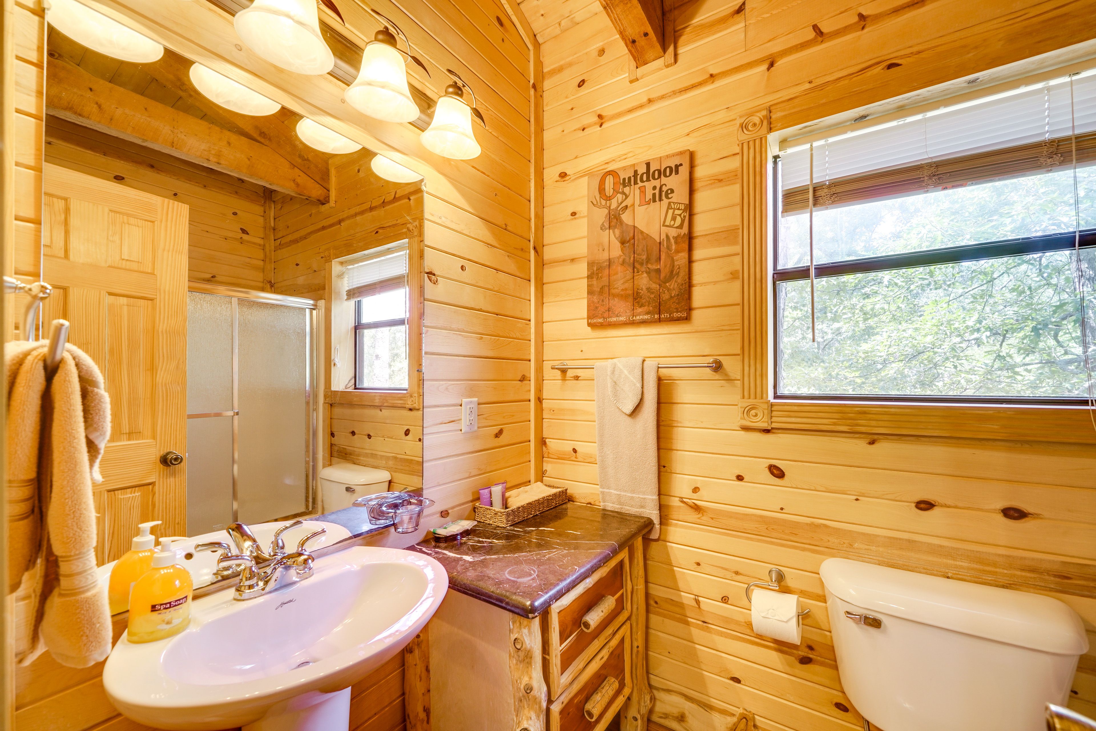 Bathroom | 2nd Floor