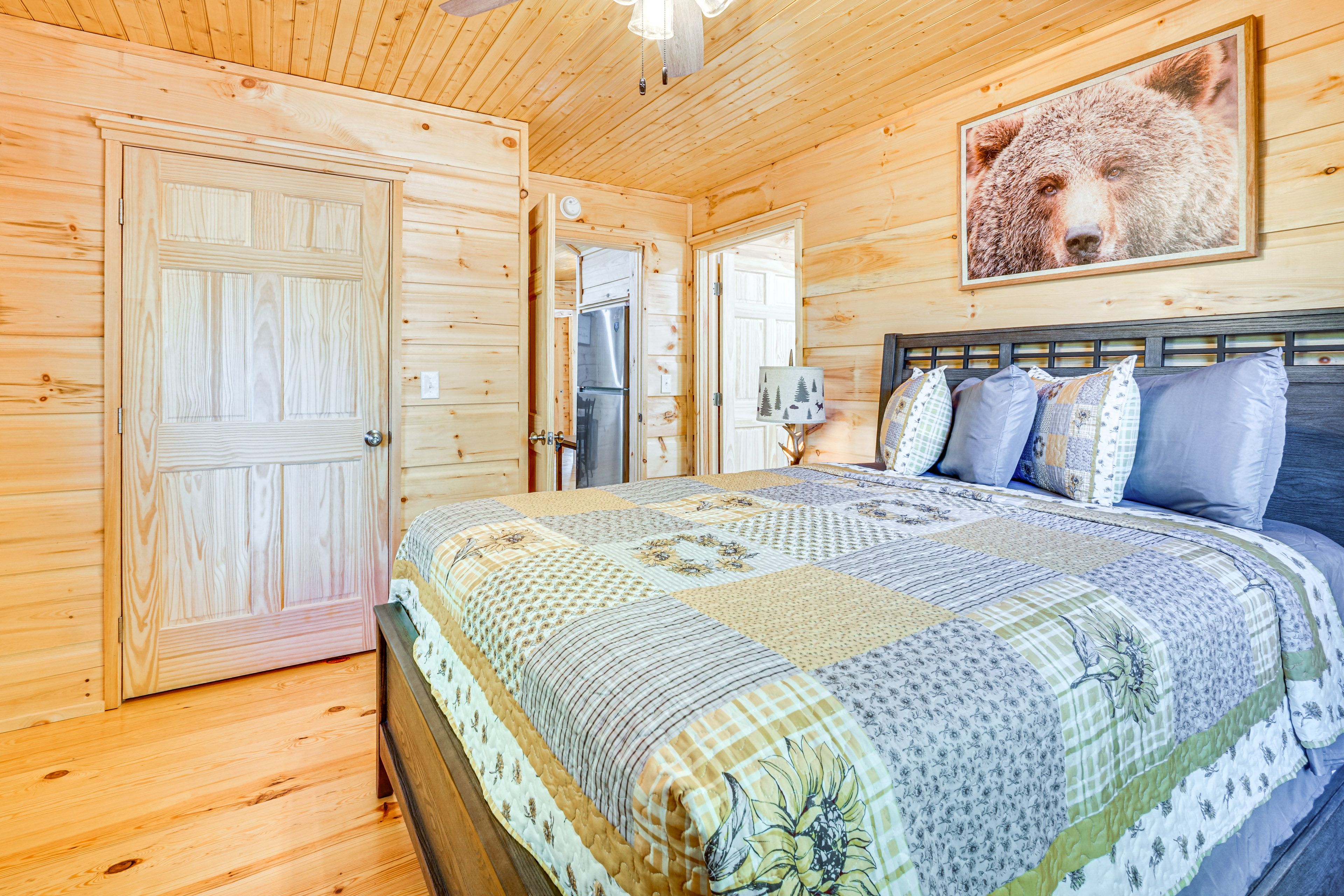 Bedroom 1 | 1st Floor | Queen Bed | Smart TV | Linens Provided