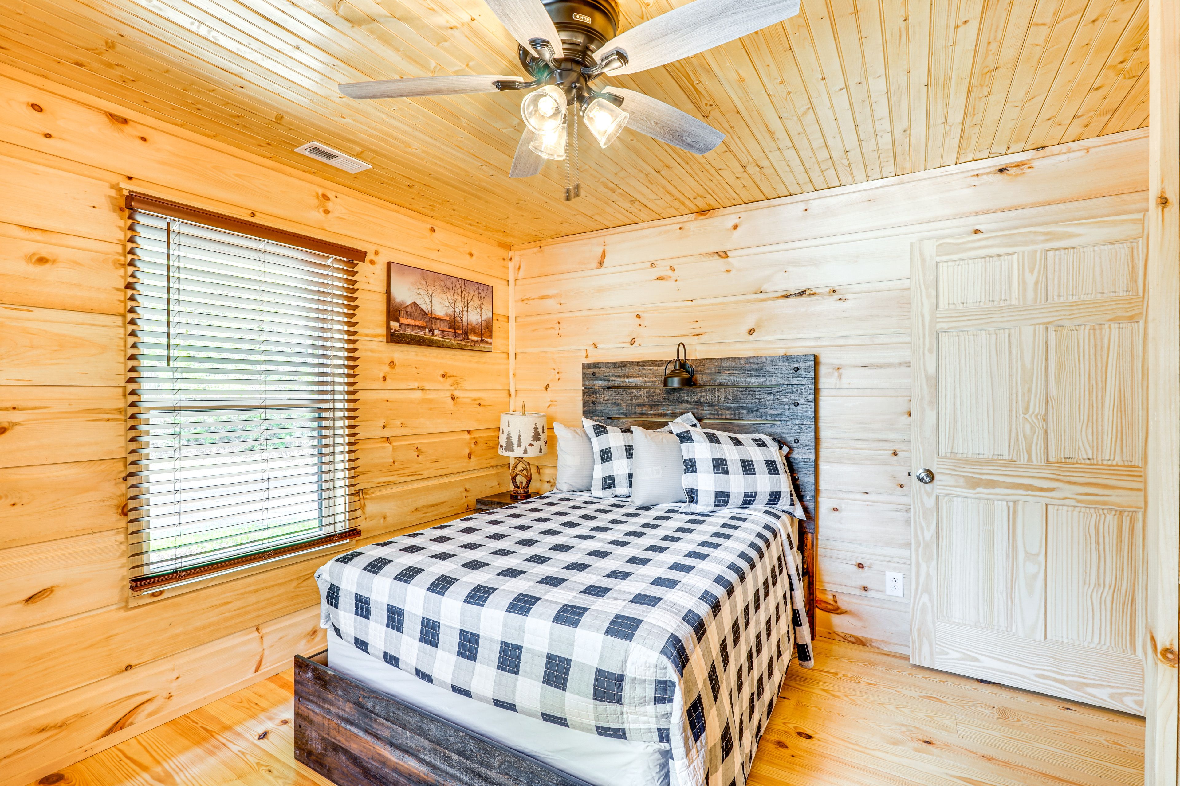 Bedroom 2 | 1st Floor | Full Bed | Smart TV