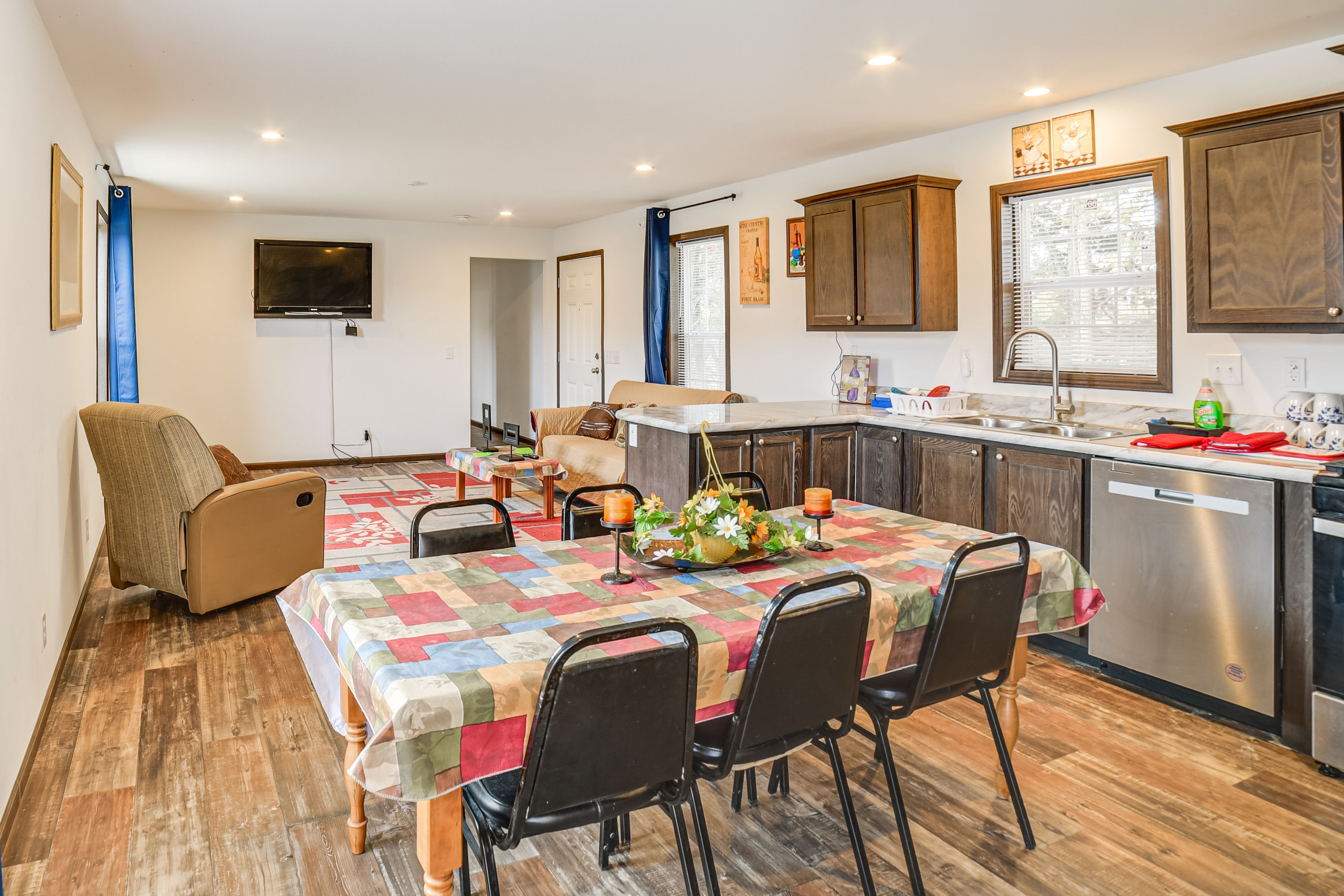 Kitchen & Dining Area