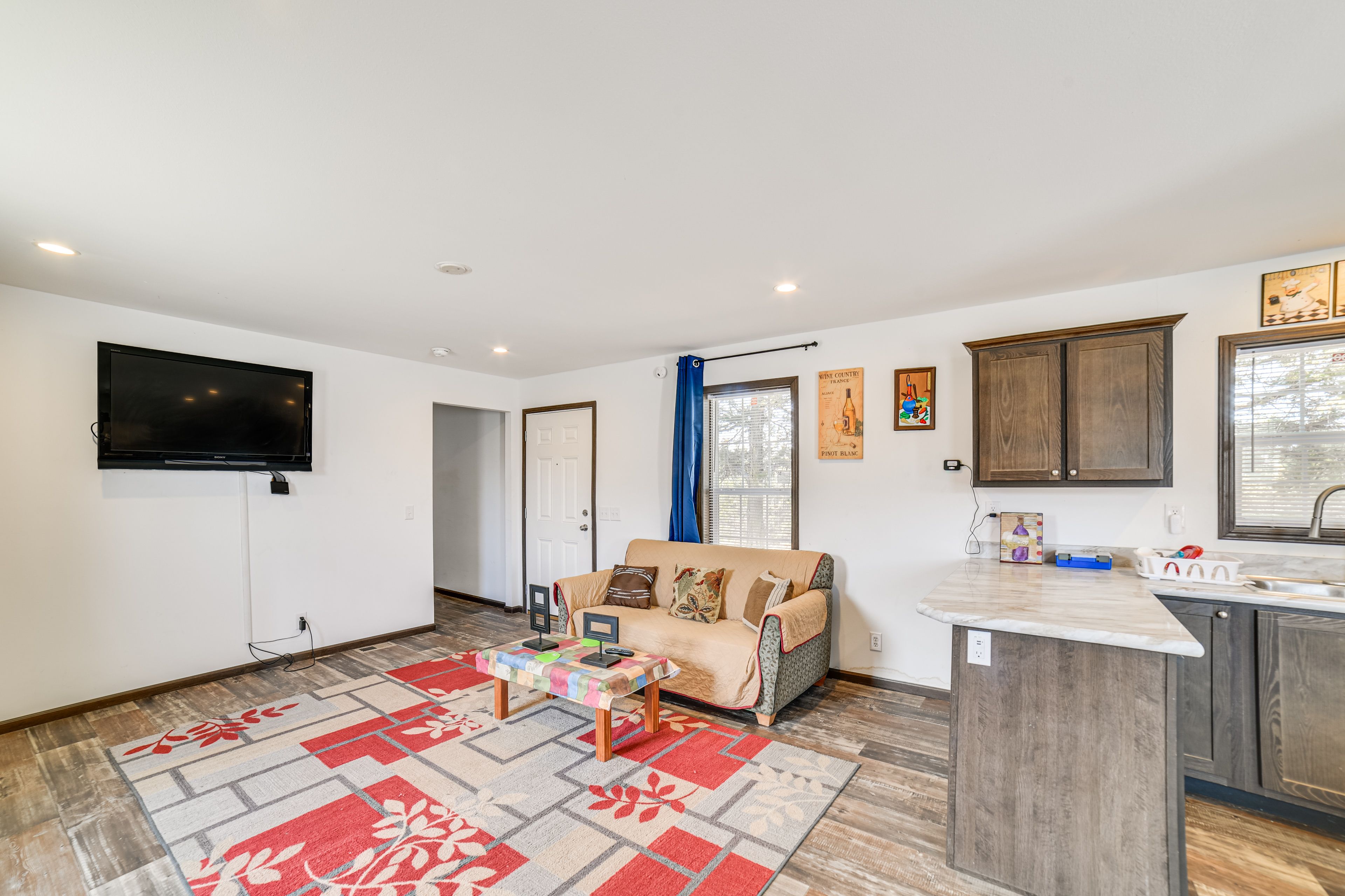 Living Room | Free WiFi | Cable TV | Central A/C & Heat | Full Sleeper Sofa