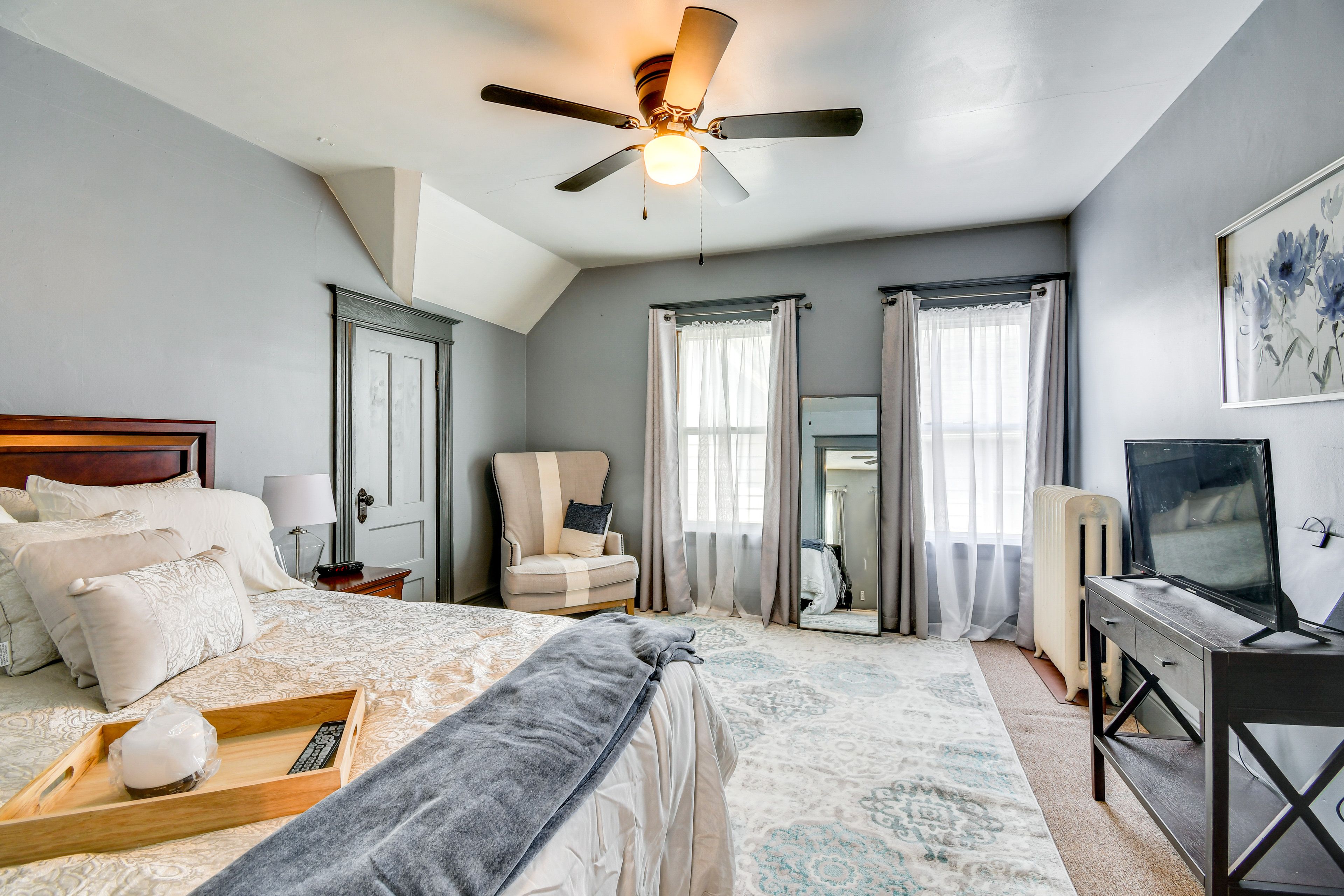 Bedroom 1 | Queen Bed | Roku TV | Linens Provided