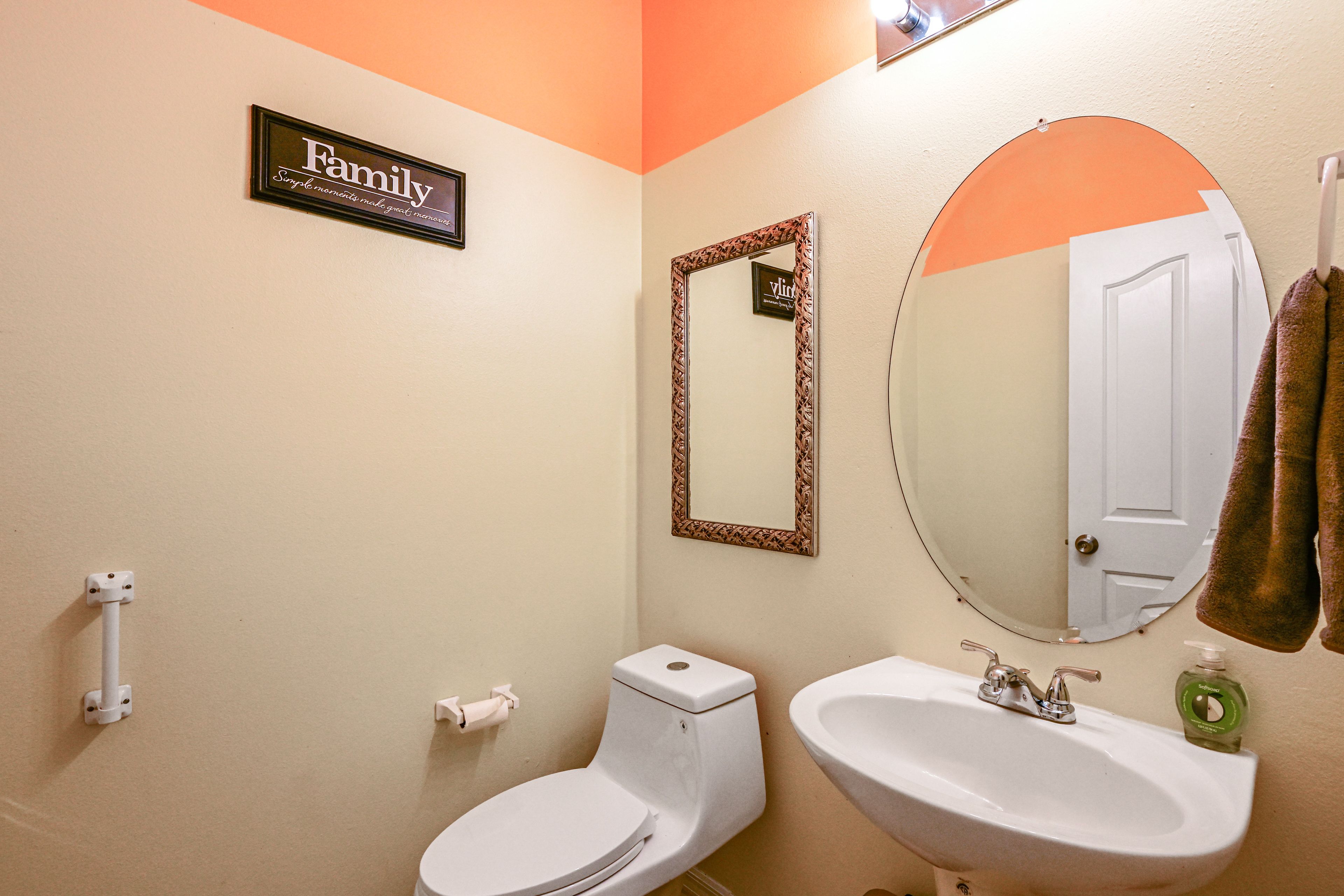 Half Bathroom | 1st Floor | Complimentary Toiletries