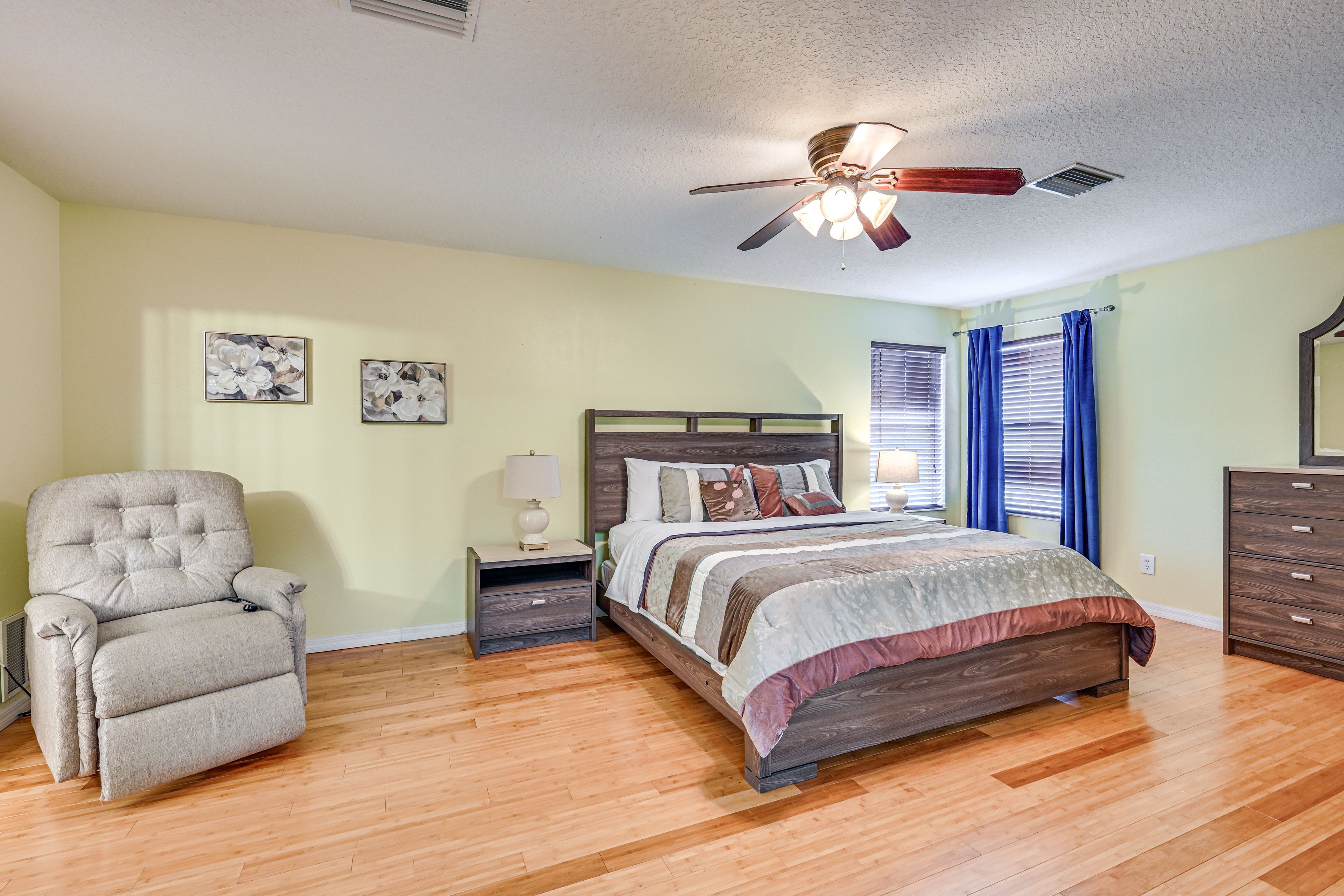 Bedroom 1 | 2nd Floor | King Bed | En-Suite Bathroom