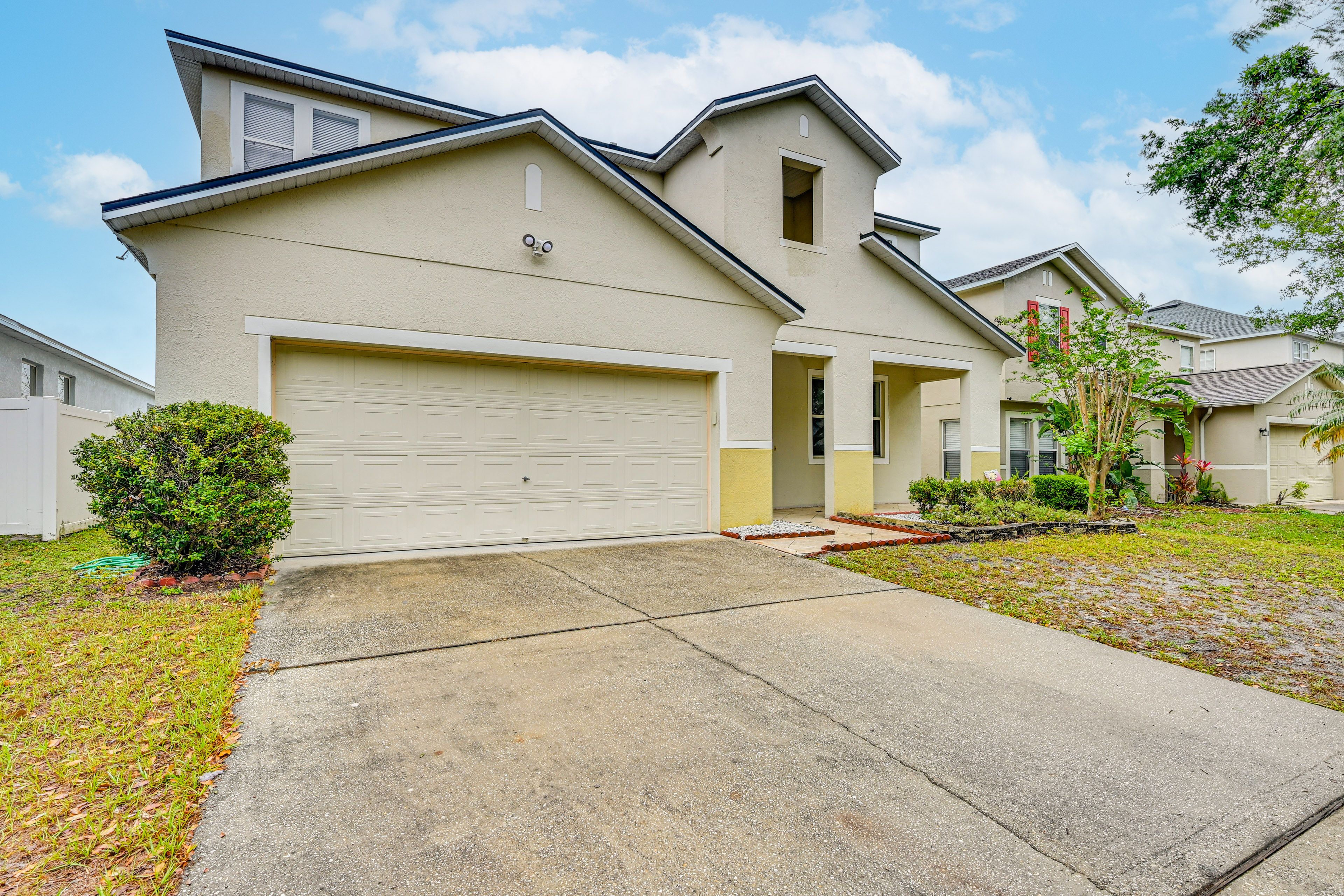 Parking | Garage (2 Vehicles) | Driveway (2 Vehicles)