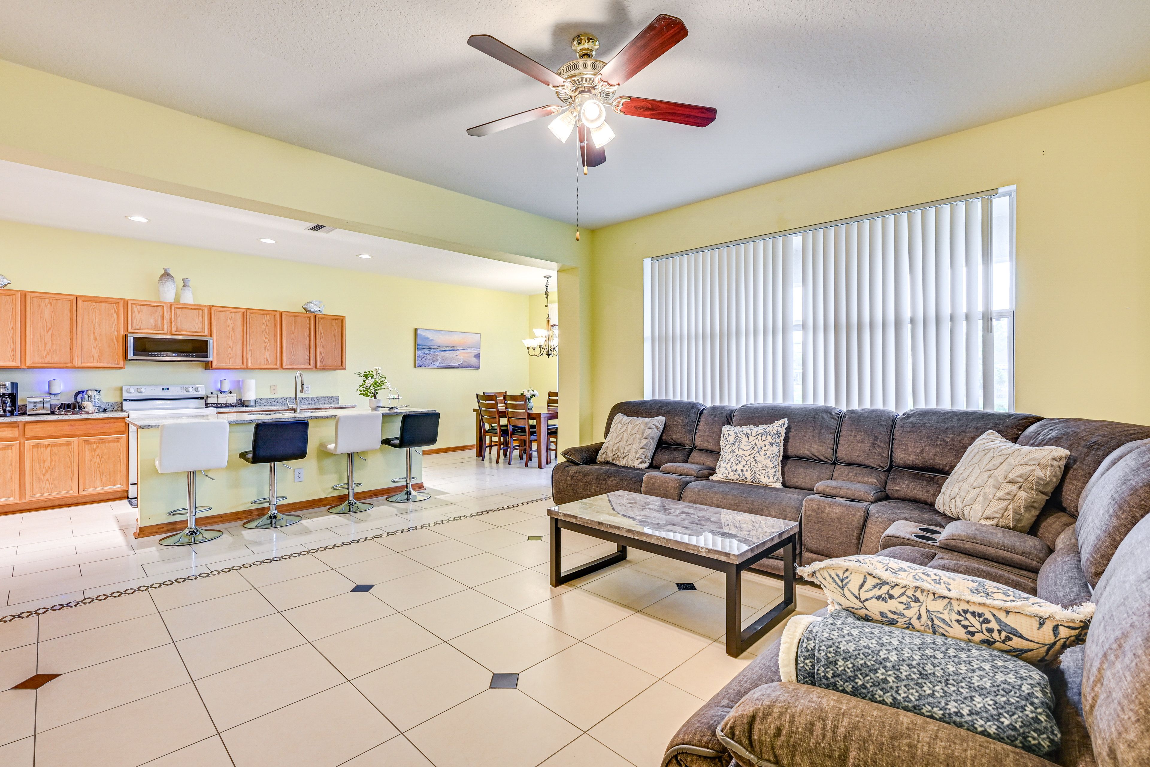 Living Room | 1st Floor | Central Heating & A/C | Free WiFi (1,000 Mbps)