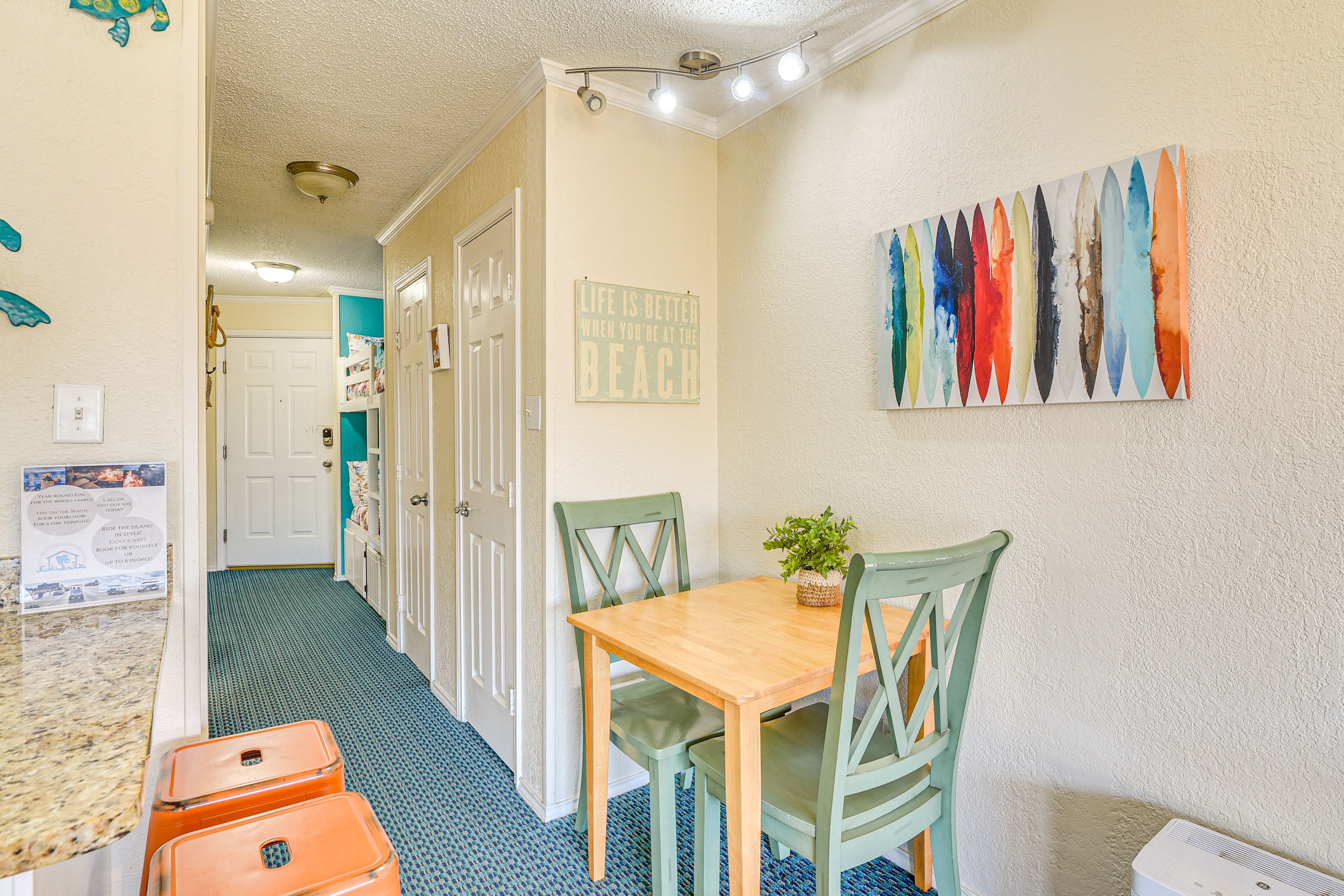Dining Area | Breakfast Bar | Dishware/Flatware