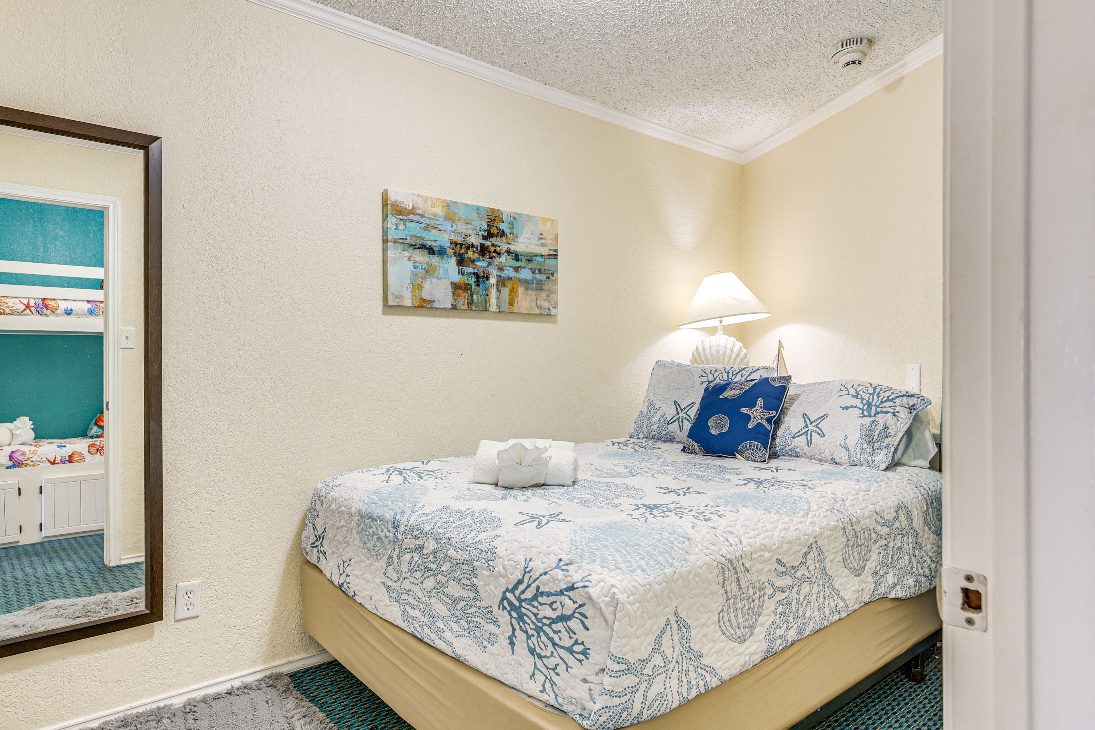 Bedroom | Queen Bed | Smart TV