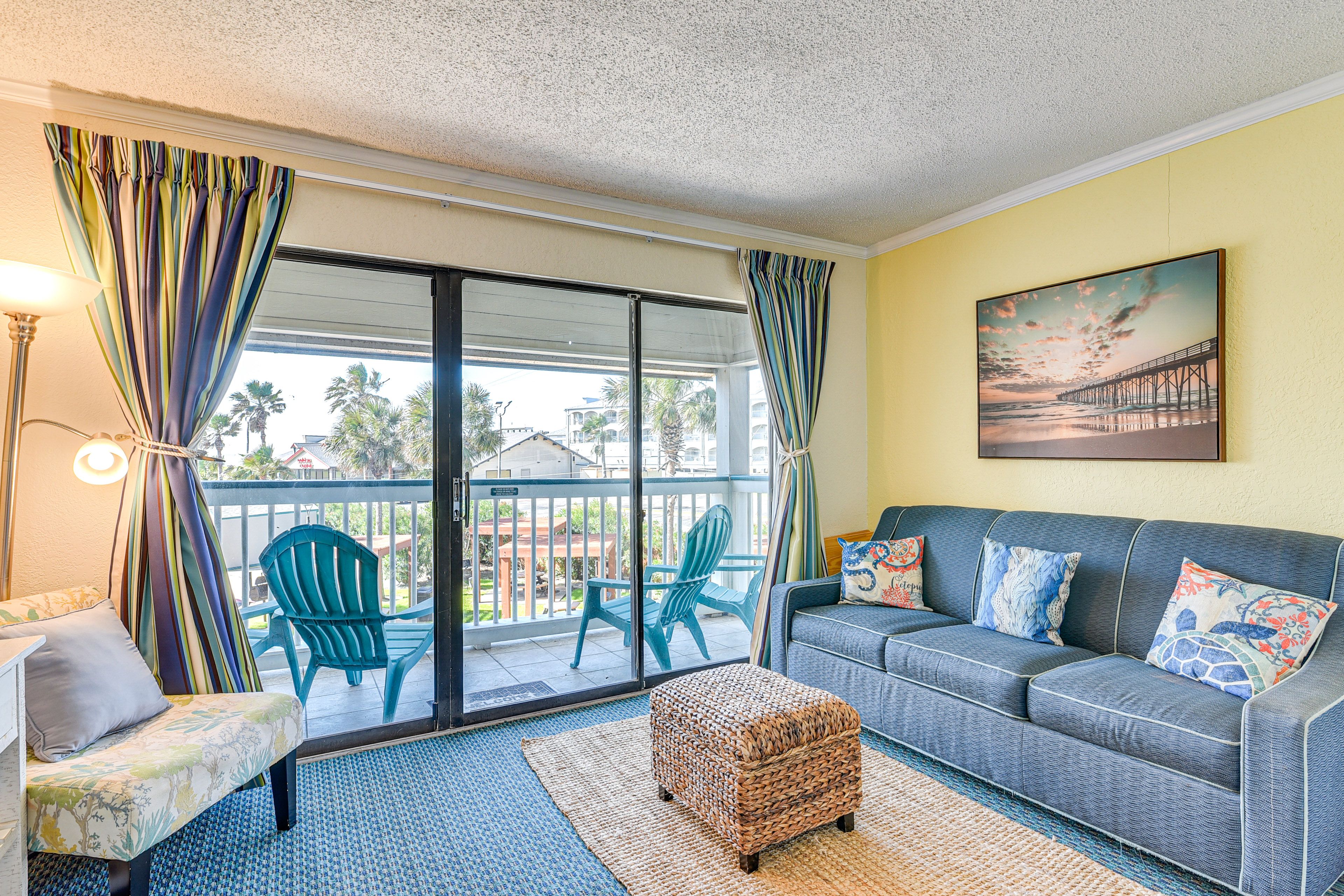 Living Room | Queen Sleeper Sofa | Smart TV | Board Games