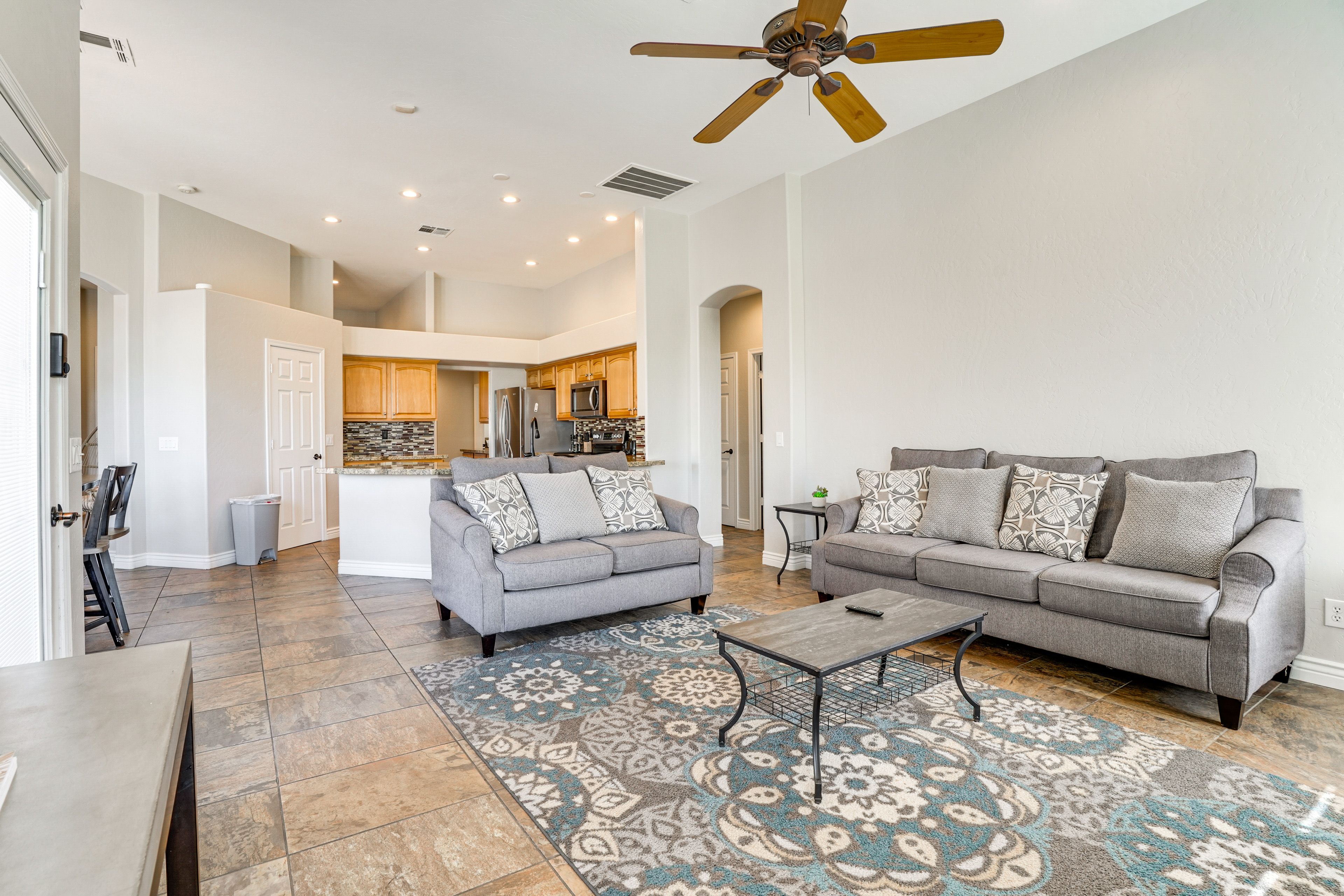 Living Room | Free WiFi | Smart TV