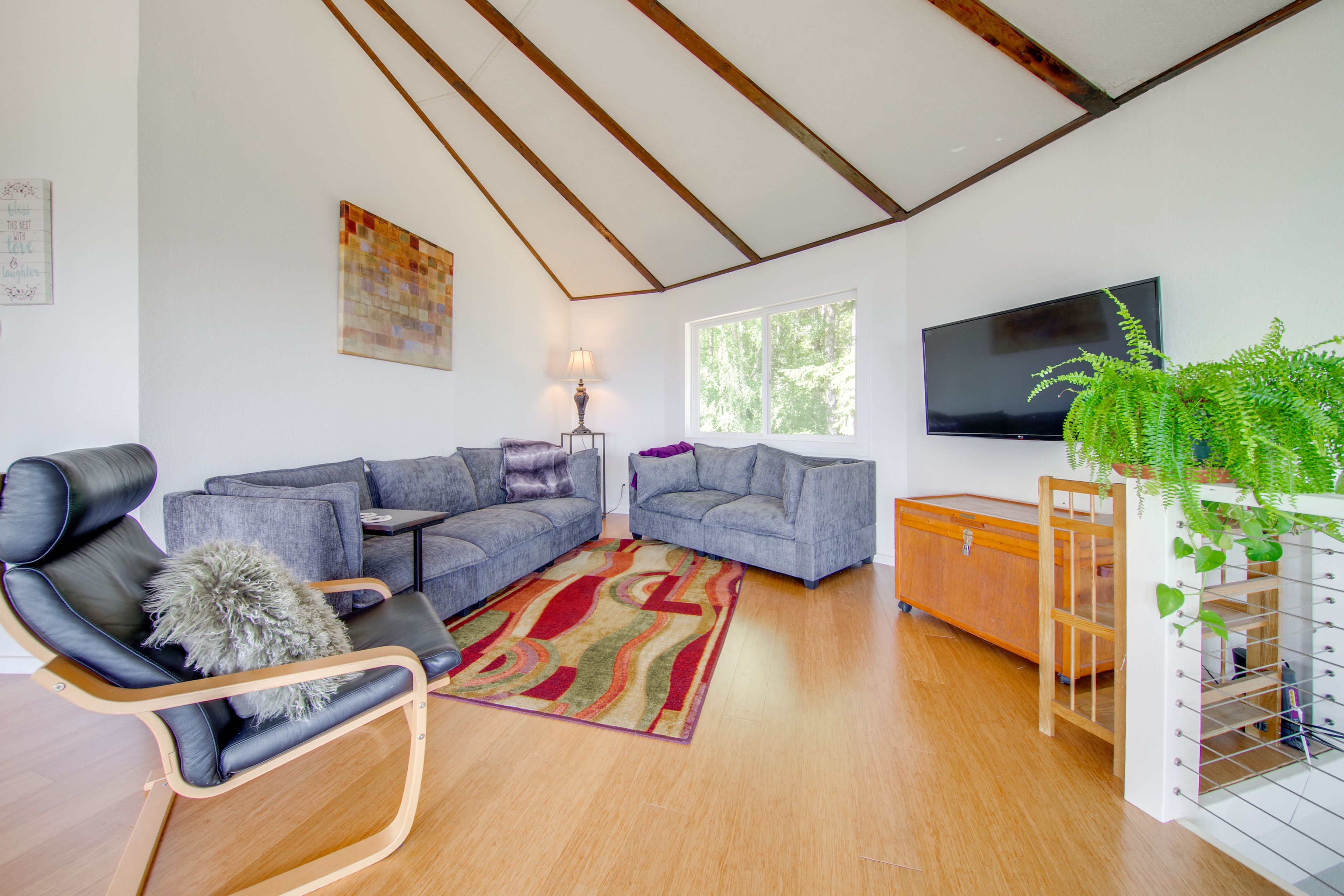 Living Room | 2nd Floor | Free WiFi
