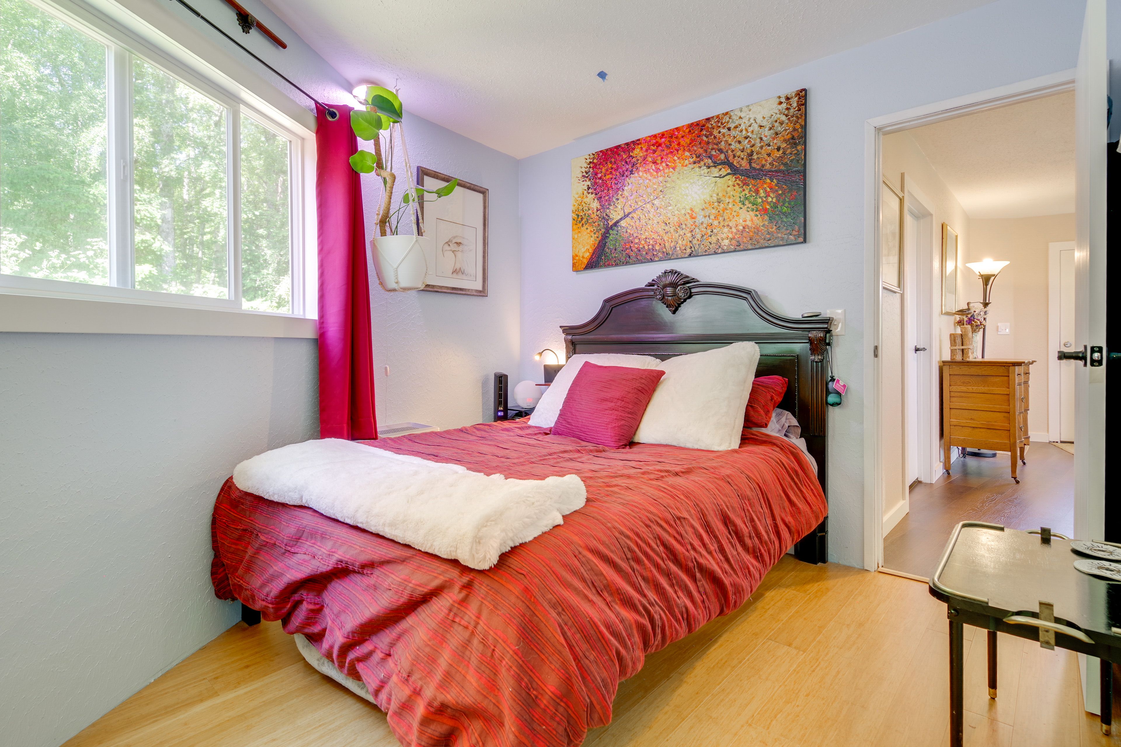 Bedroom 1 | 1st Floor | Queen Bed | Linens Provided