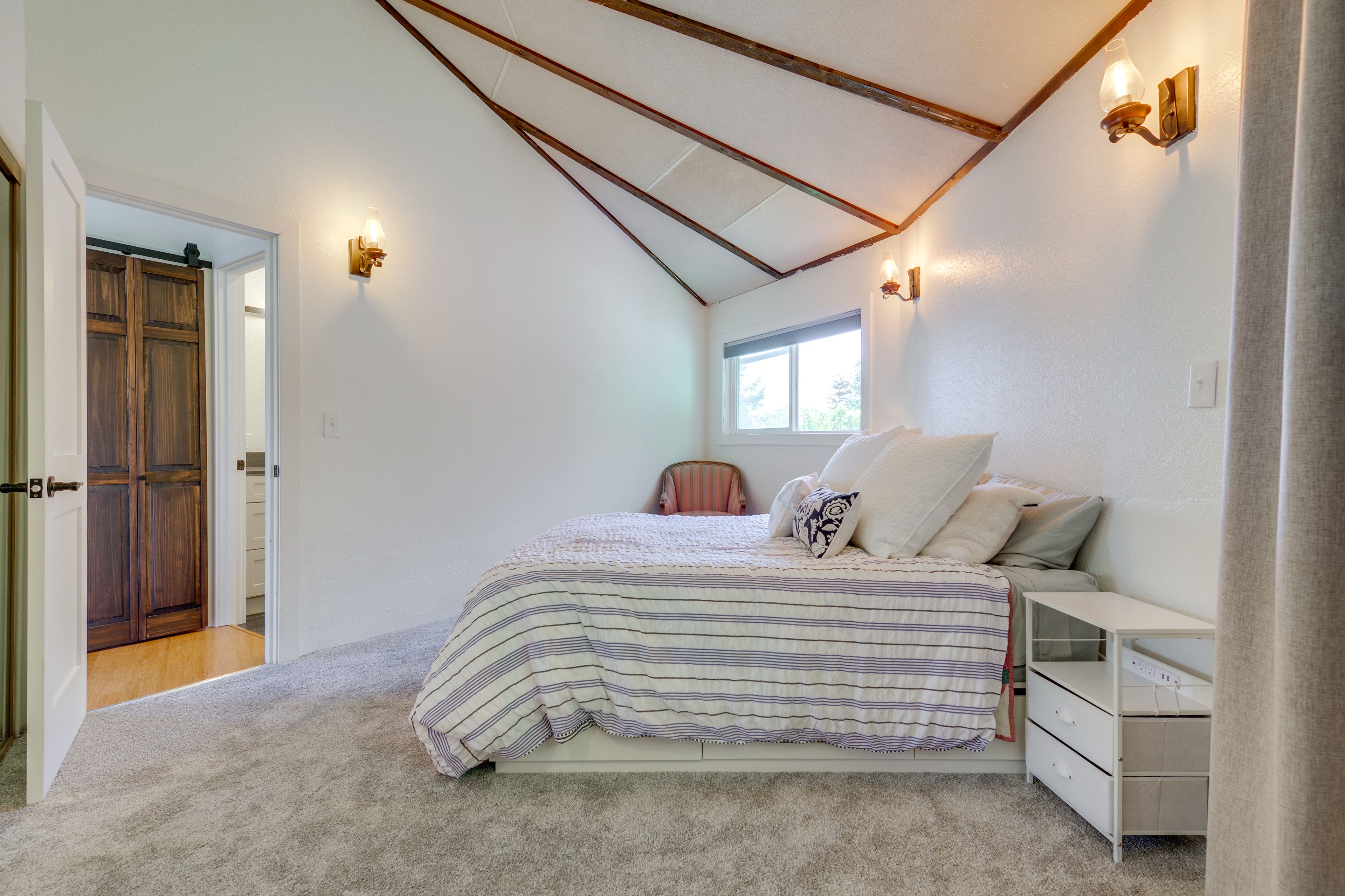 Bedroom 2 | 2nd Floor | Queen Bed | Linens Provided