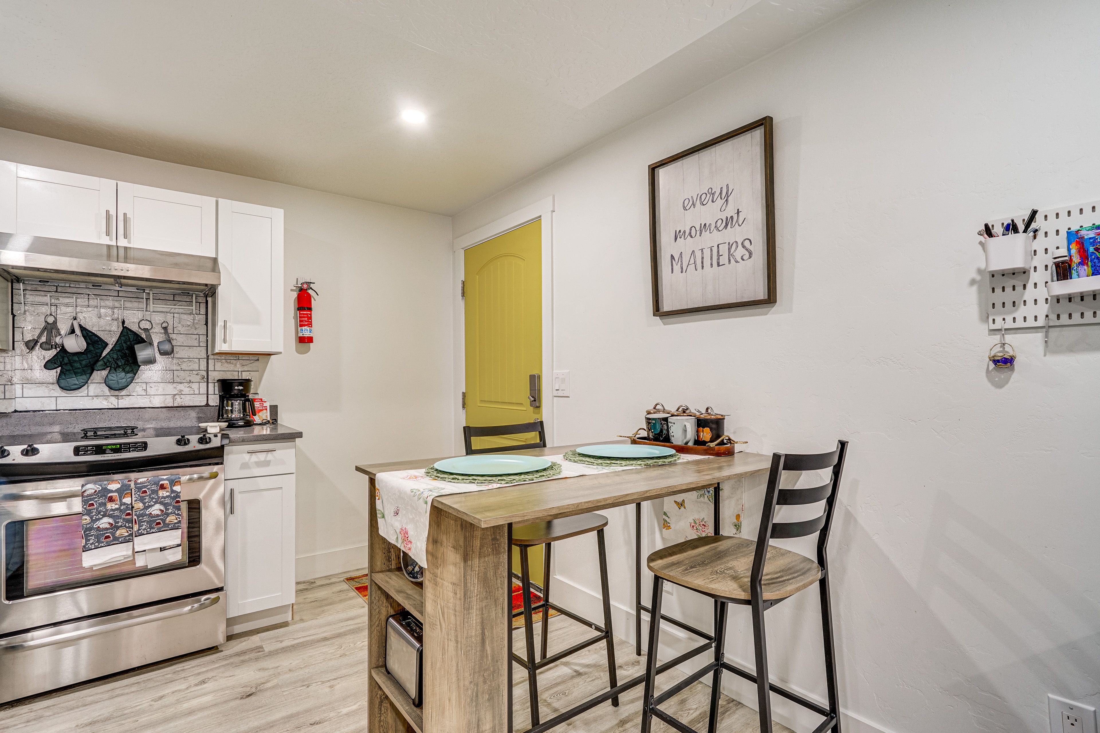 Dining Area | Dishware & Flatware