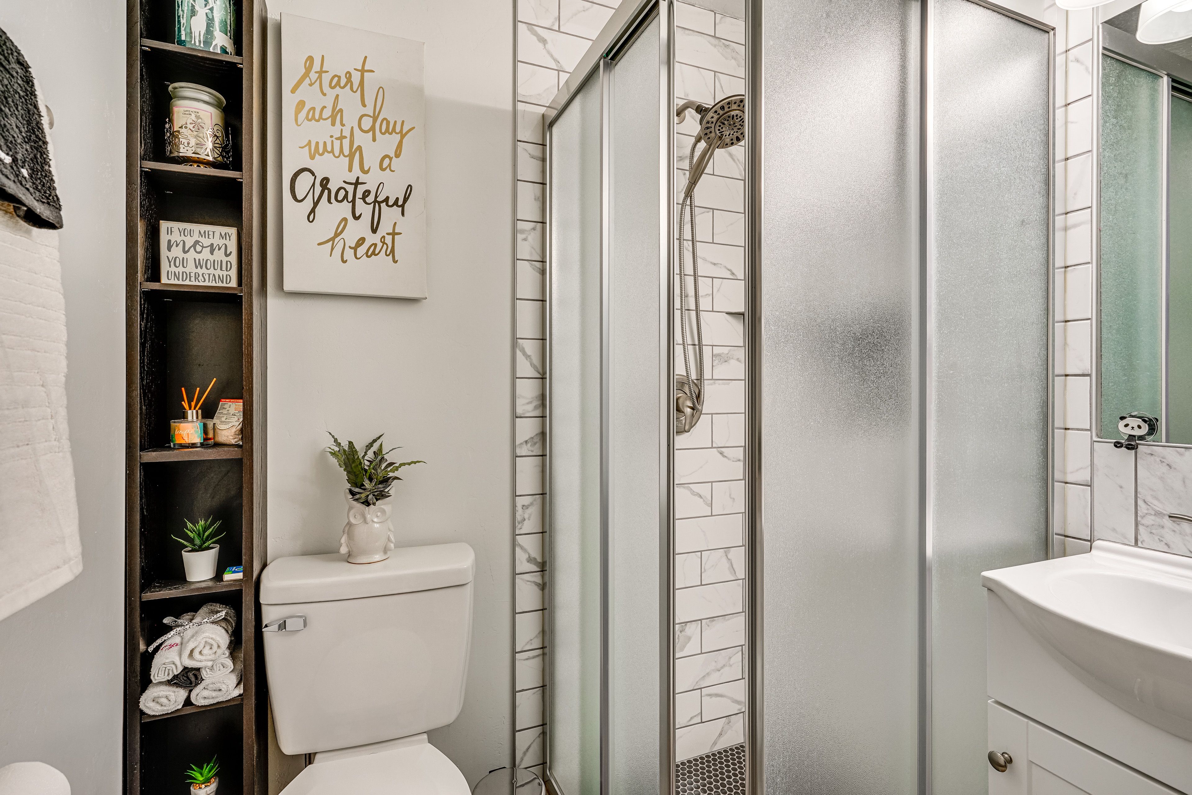 Full Bathroom | Towels Provided
