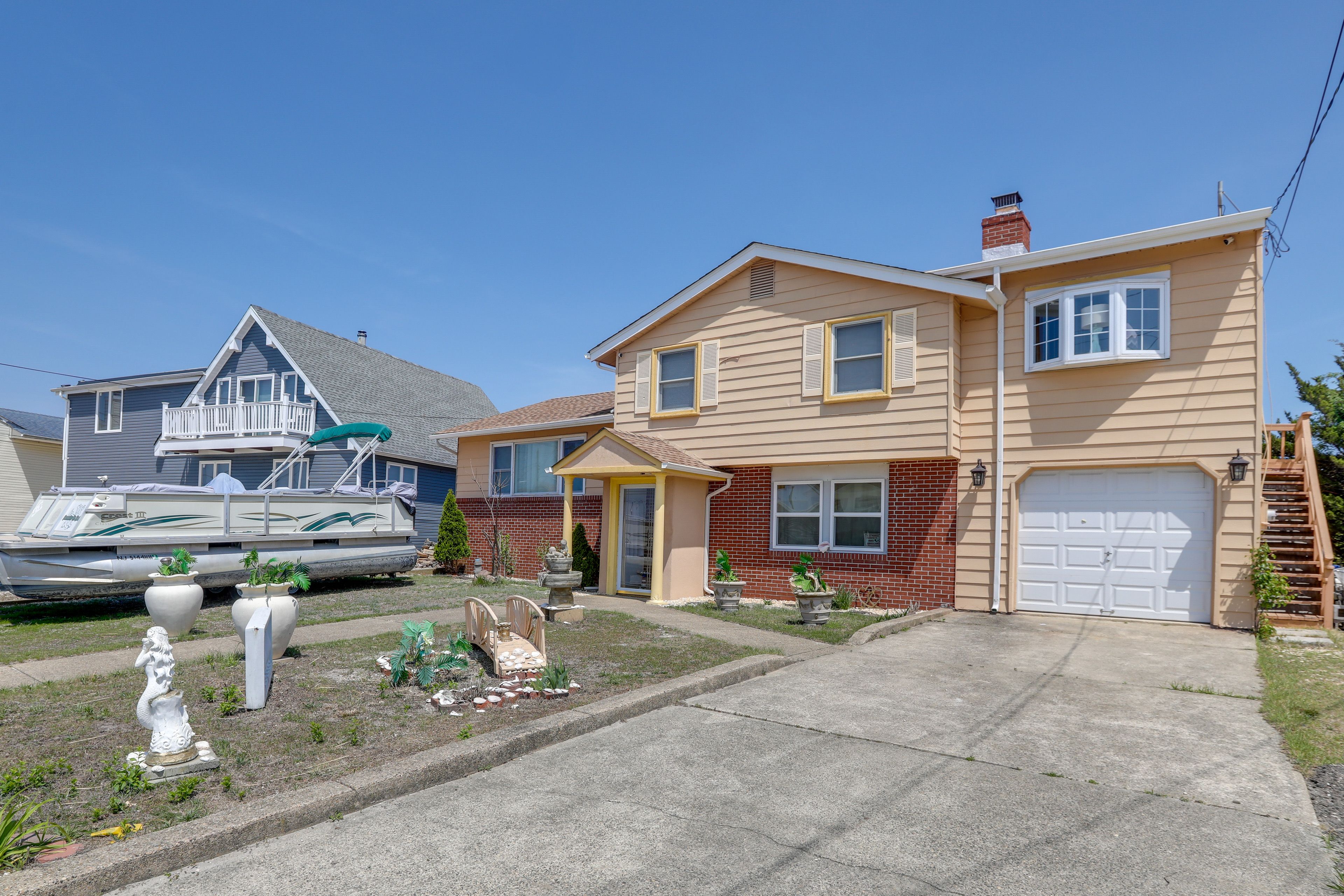 Parking | Driveway (2 Vehicles) | Free Street Parking (First-Come, First-Served)