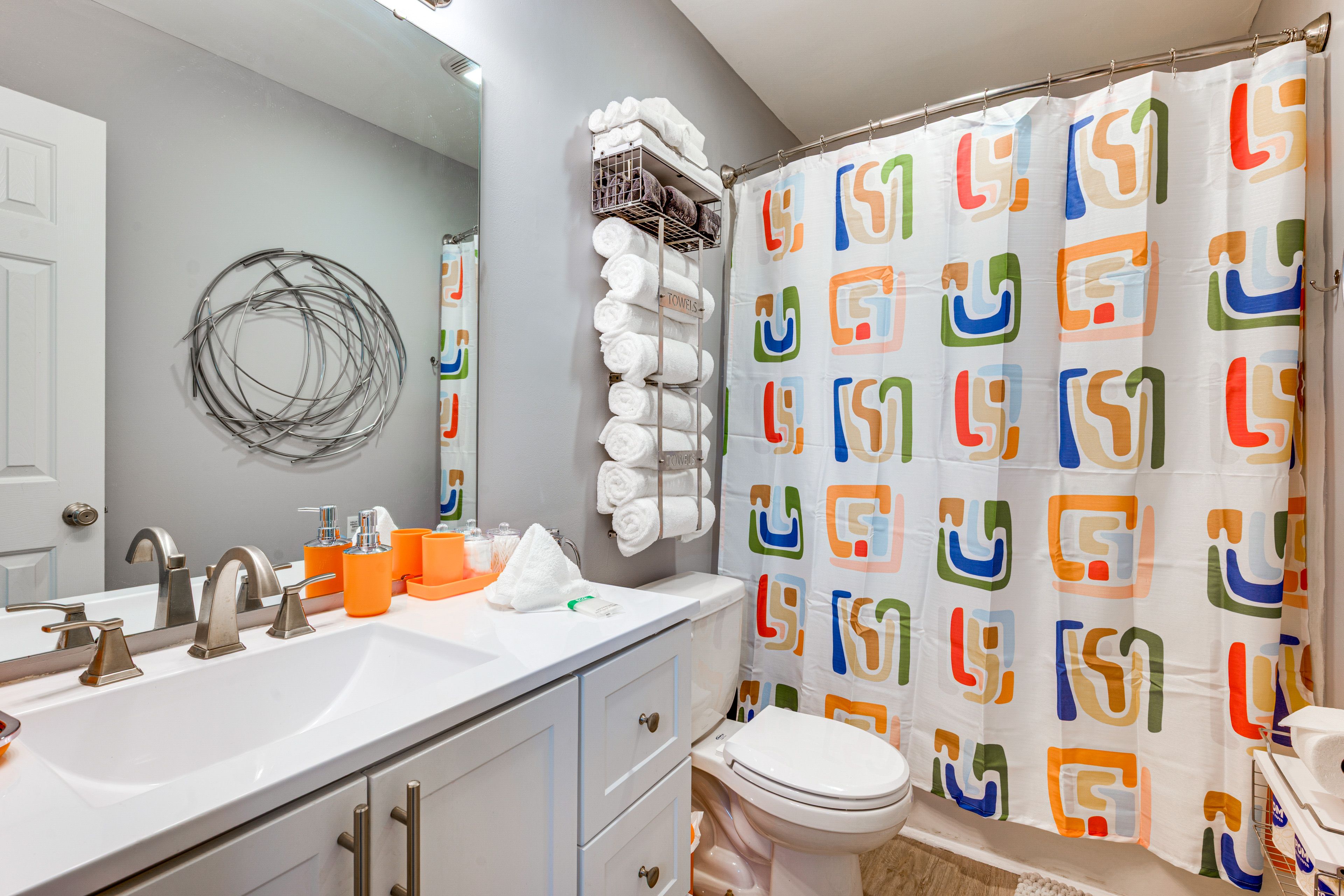Full Bathroom | Towels Provided