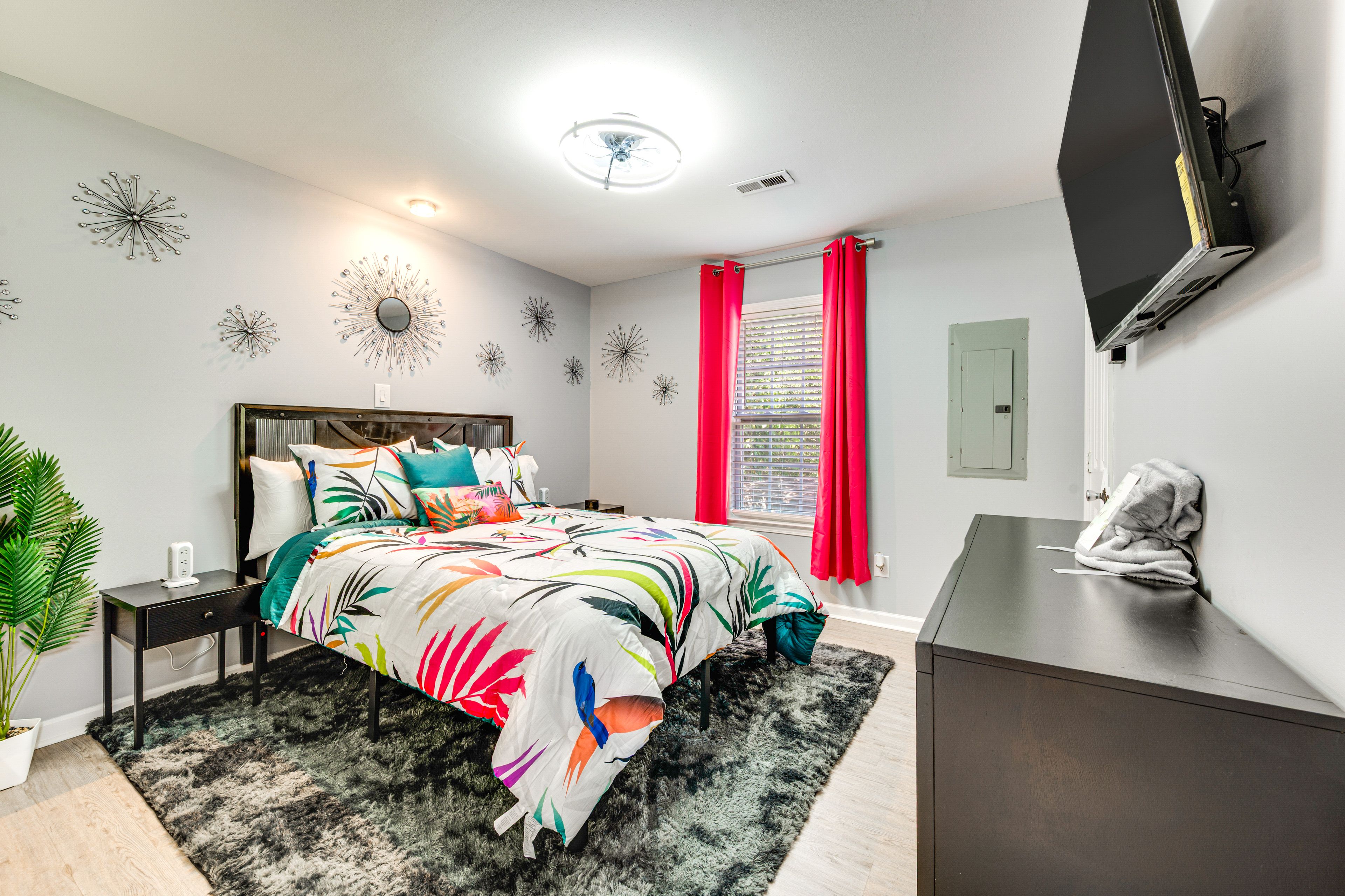 Bedroom 1 | Queen Bed | Linens Provided
