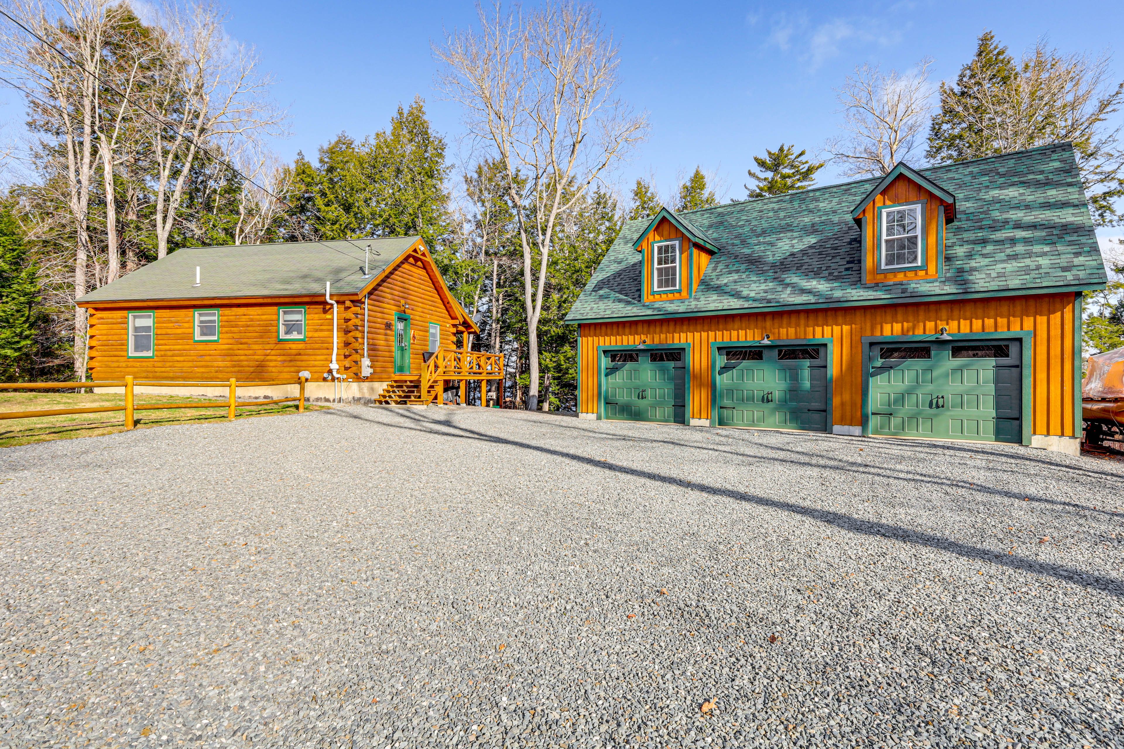 Exterior | Level Gravel Driveway (Ample Room, Up to 10 Vehicles)