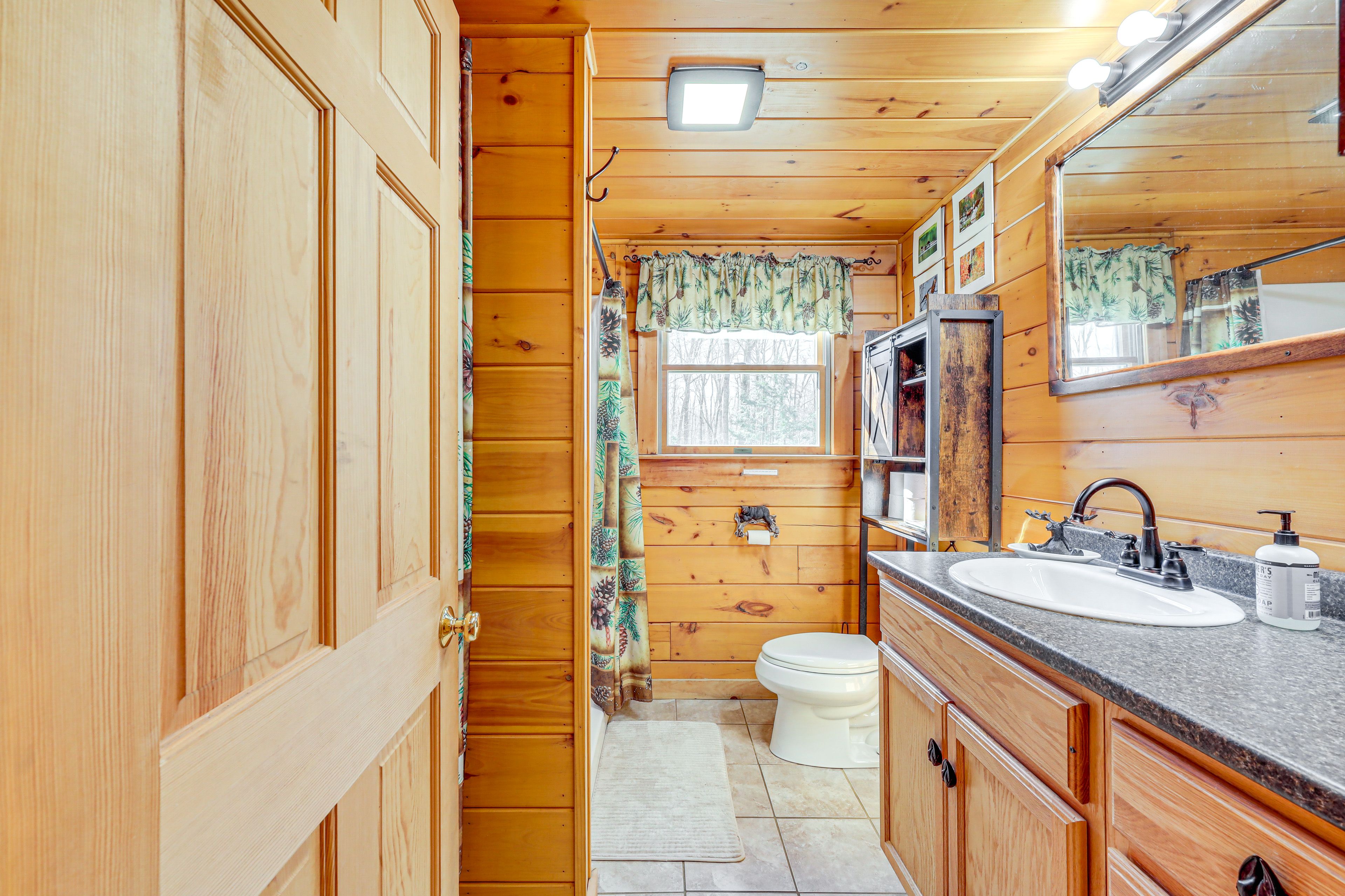 Full Bathroom | Main Level