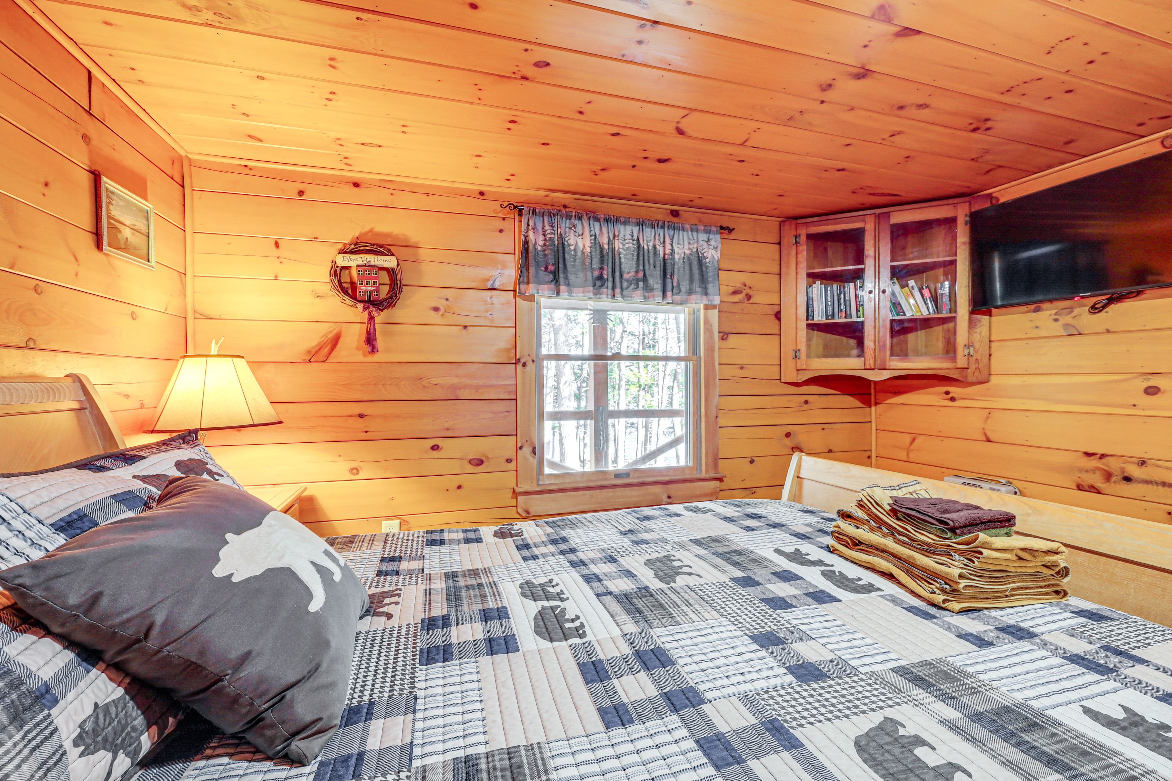 Bedroom 1 | Main Level | Queen Bed | Smart TV