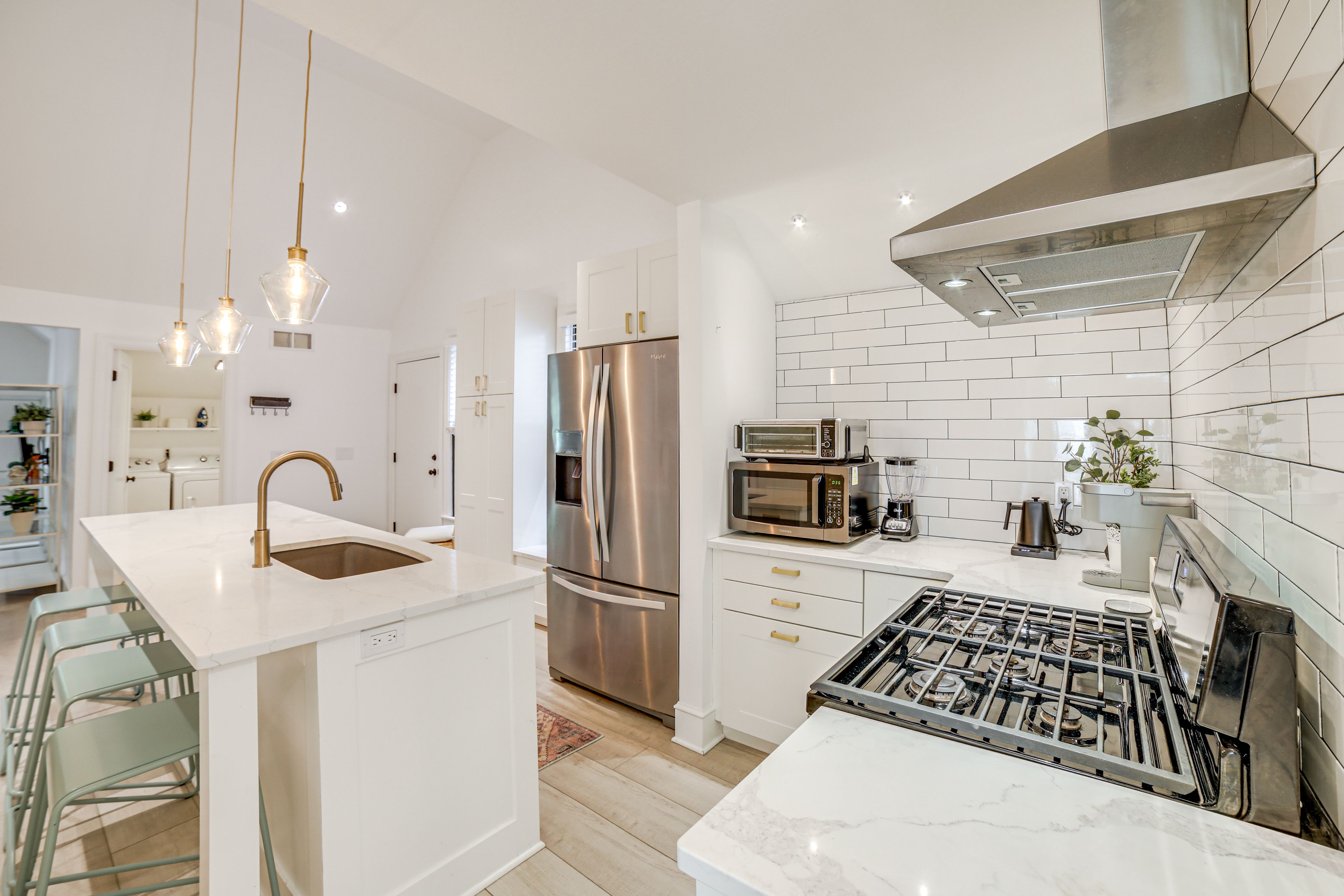 Dining Bar | Kitchen